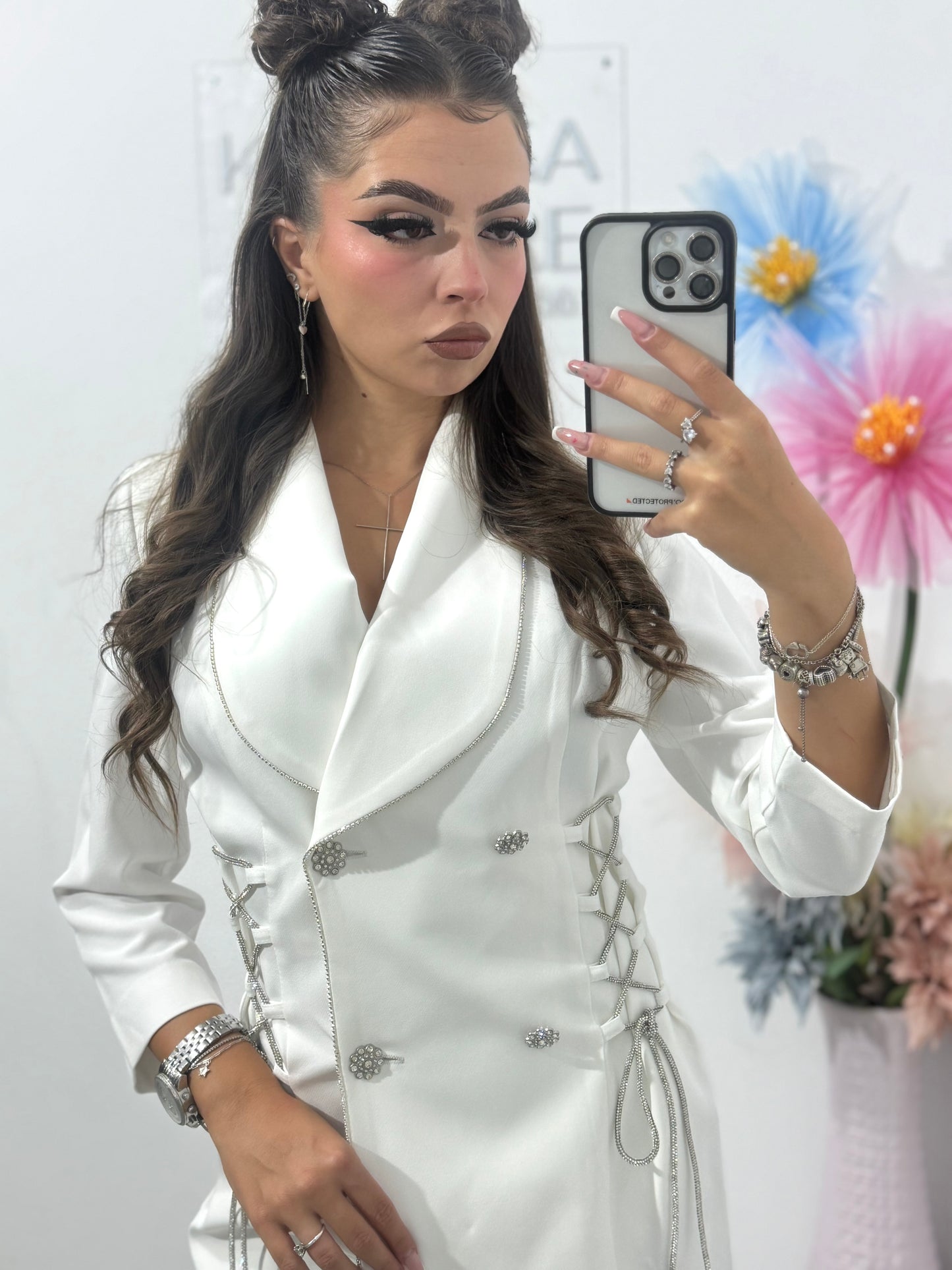 Rochie tip sacou alba cu accesoriu în talie Carla