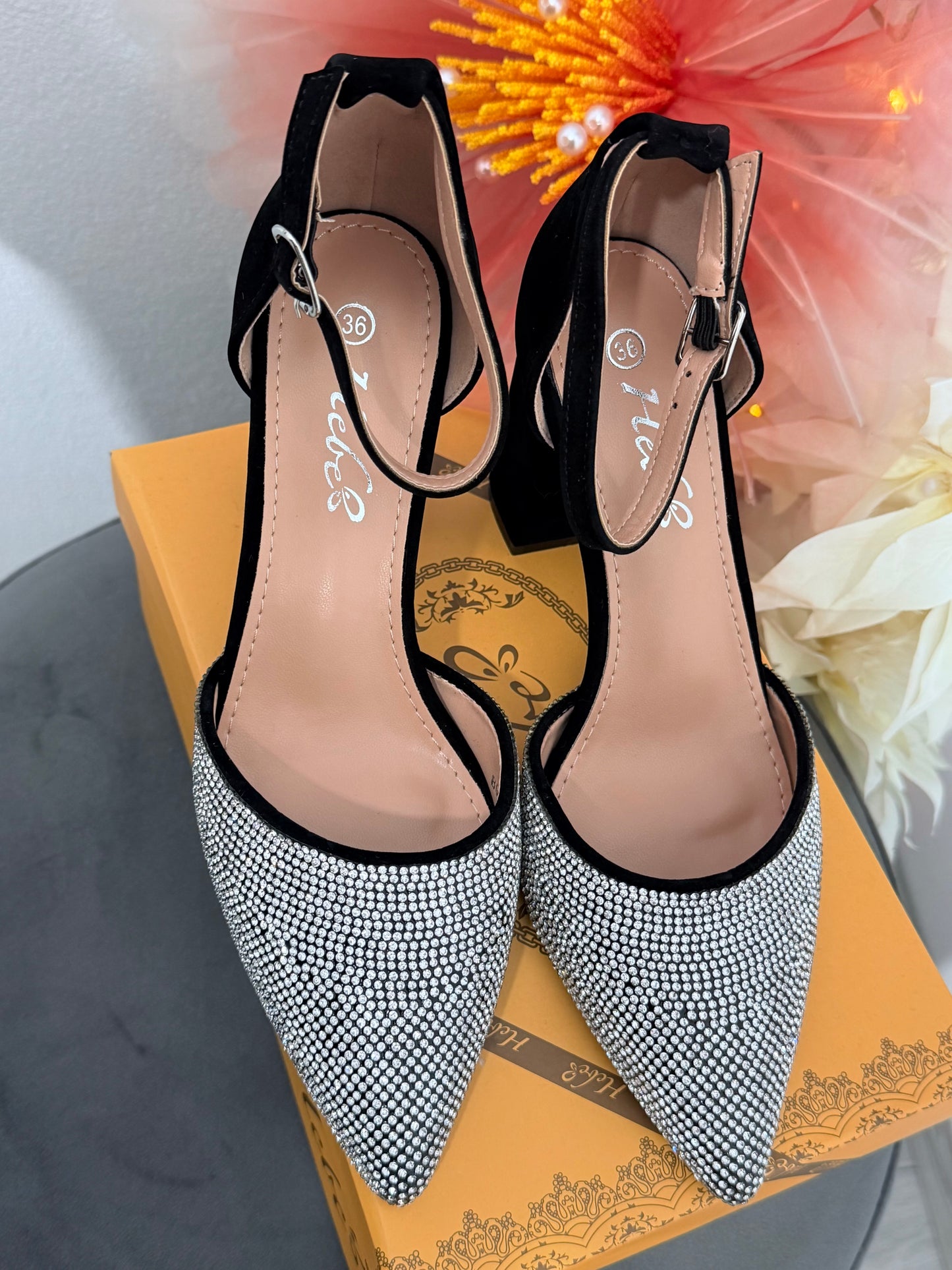Pantofi eleganți negri cu cristale ștanțate MARA