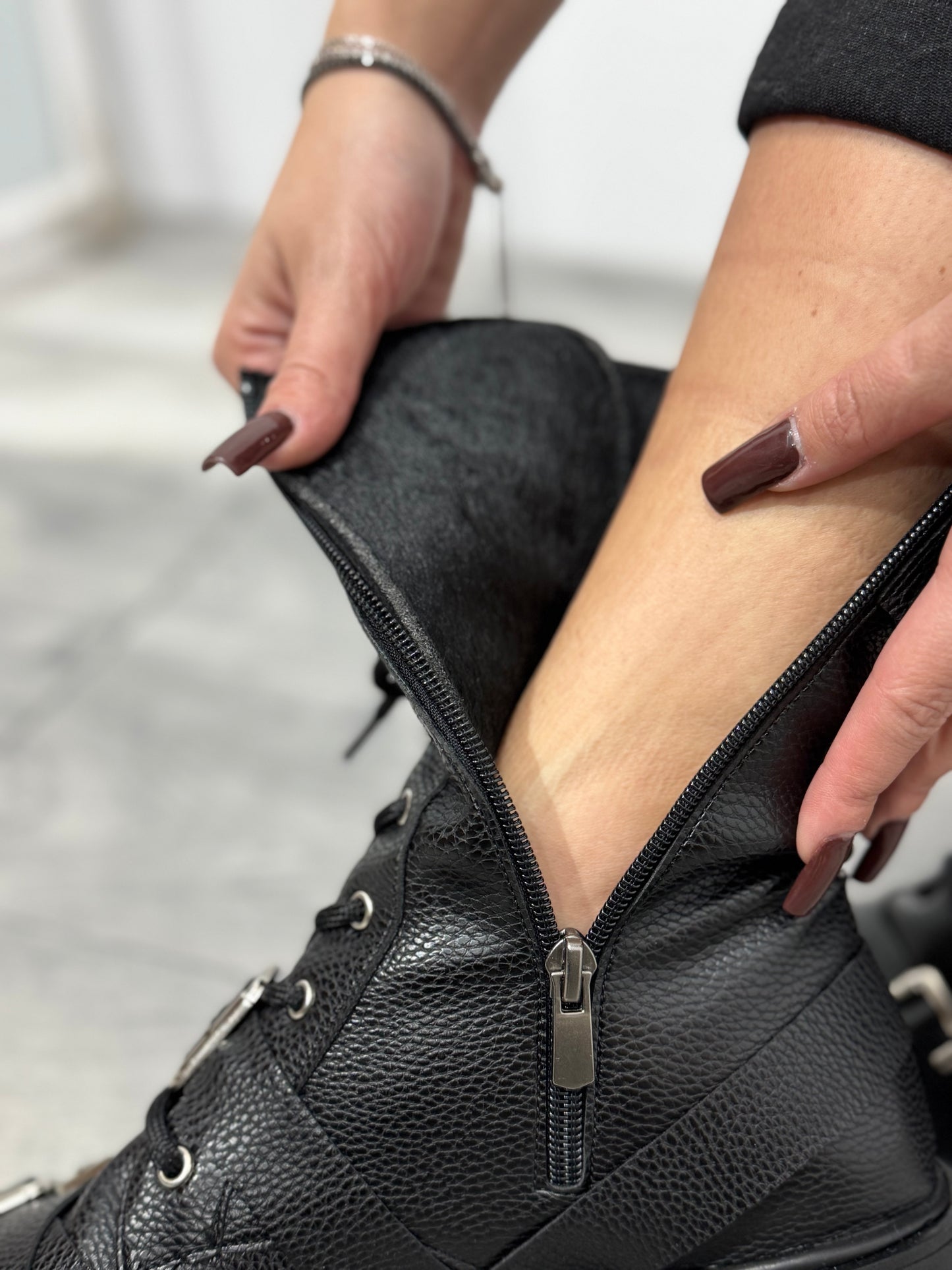 Bocanci cu talpă groasă și catarame BELLA