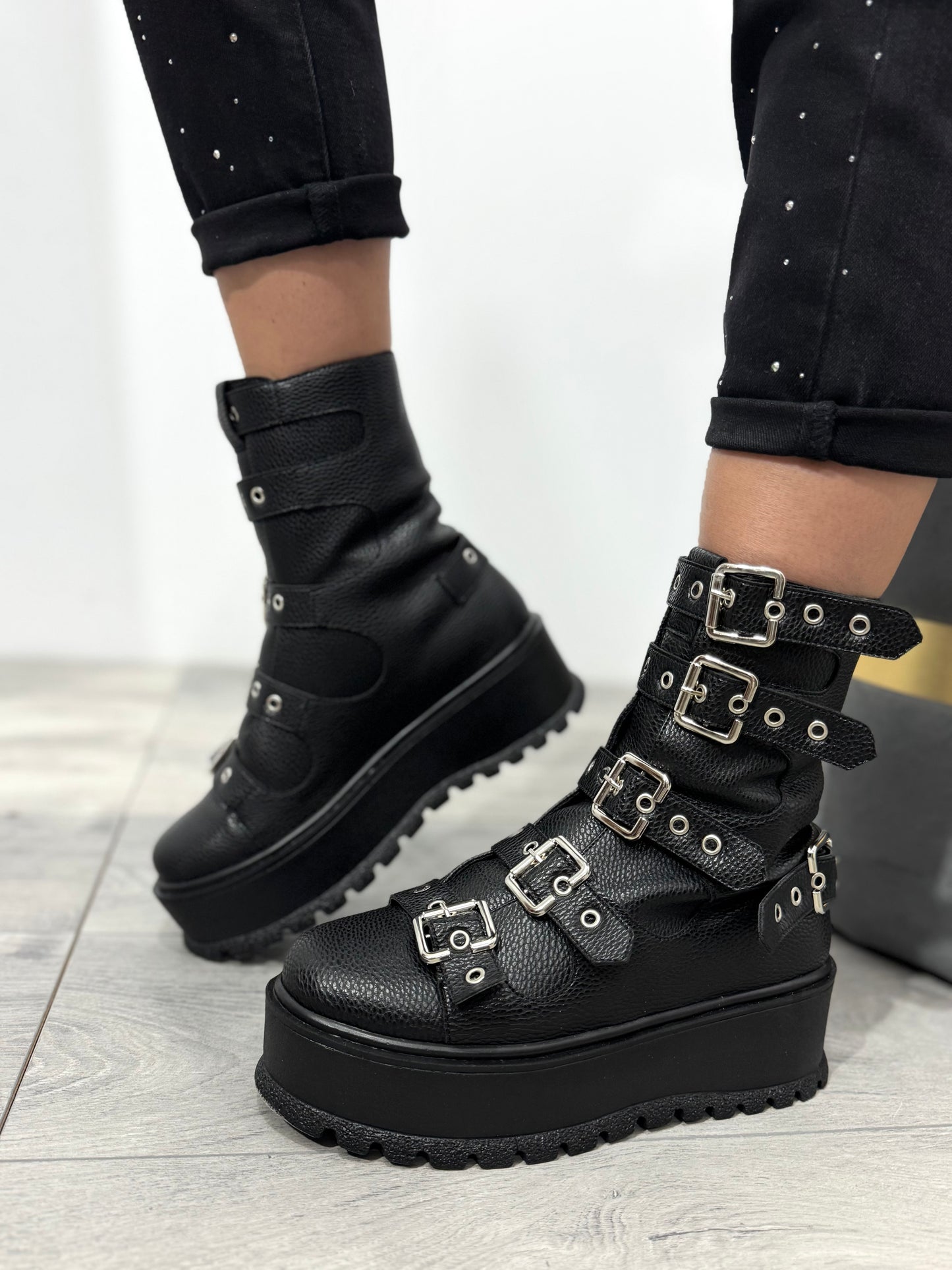 Bocanci negri cu catarame și talpă groasă DENISSE