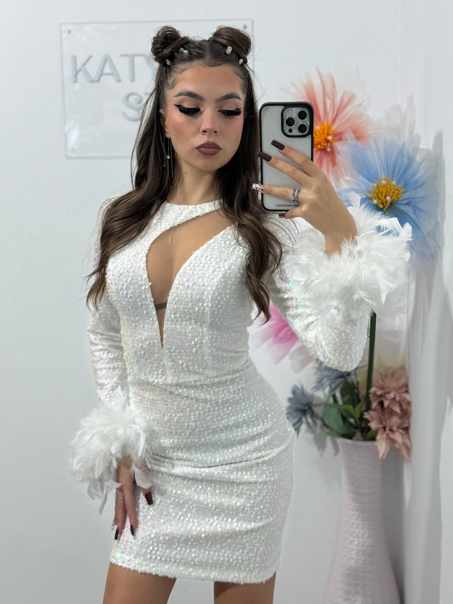 Rochie de seară scurtă cu pene și paiete – eleganță și rafinament WHITE