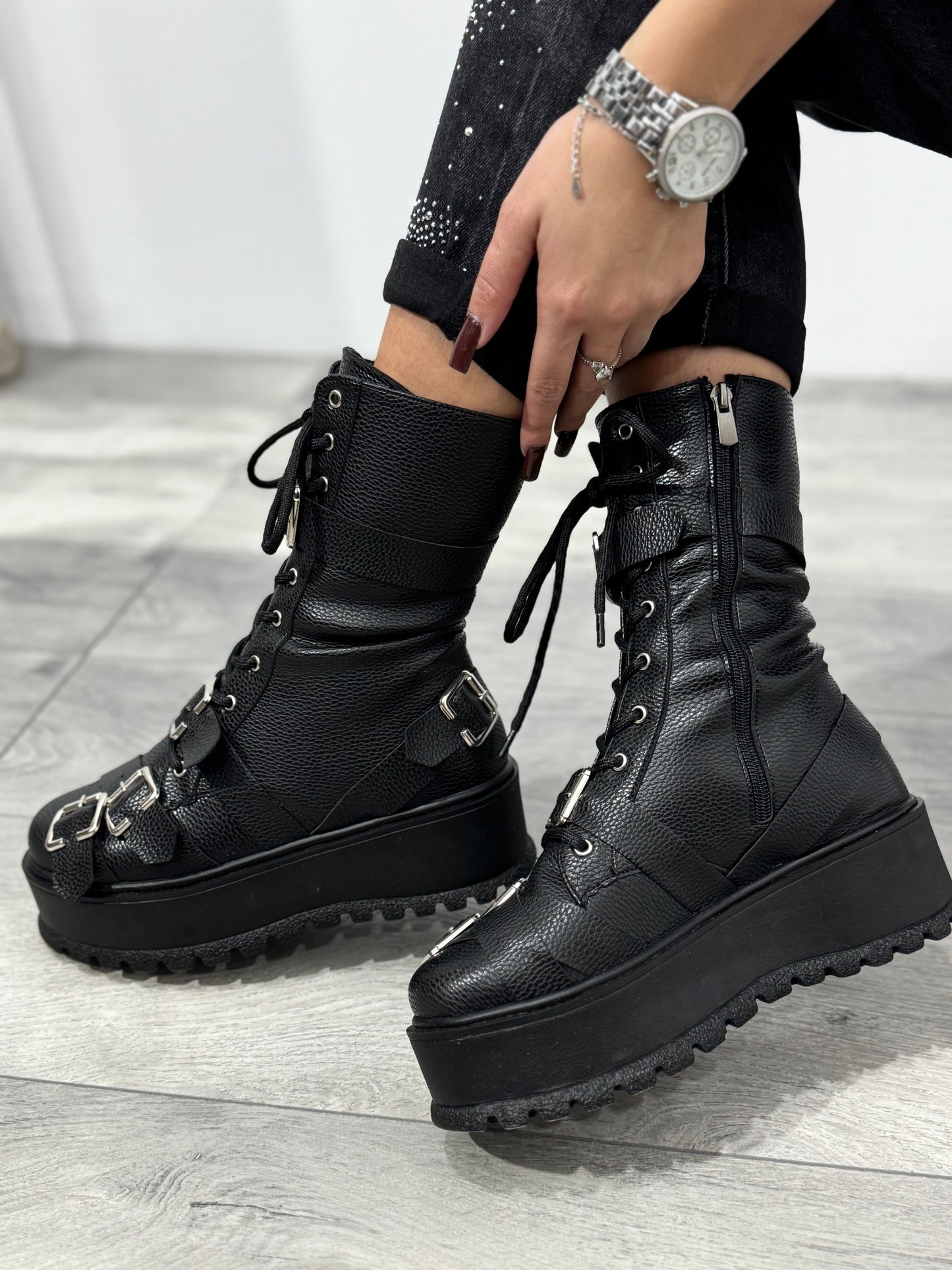 Bocanci cu talpă groasă și catarame BELLA