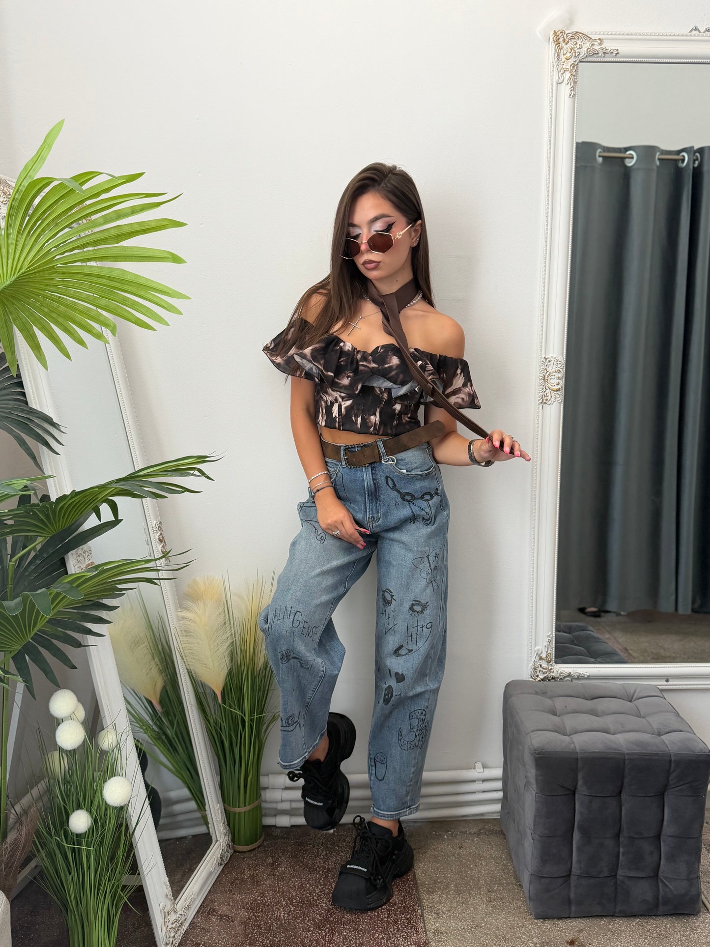 Jeans BALLOONFIT cu grafica KARLA