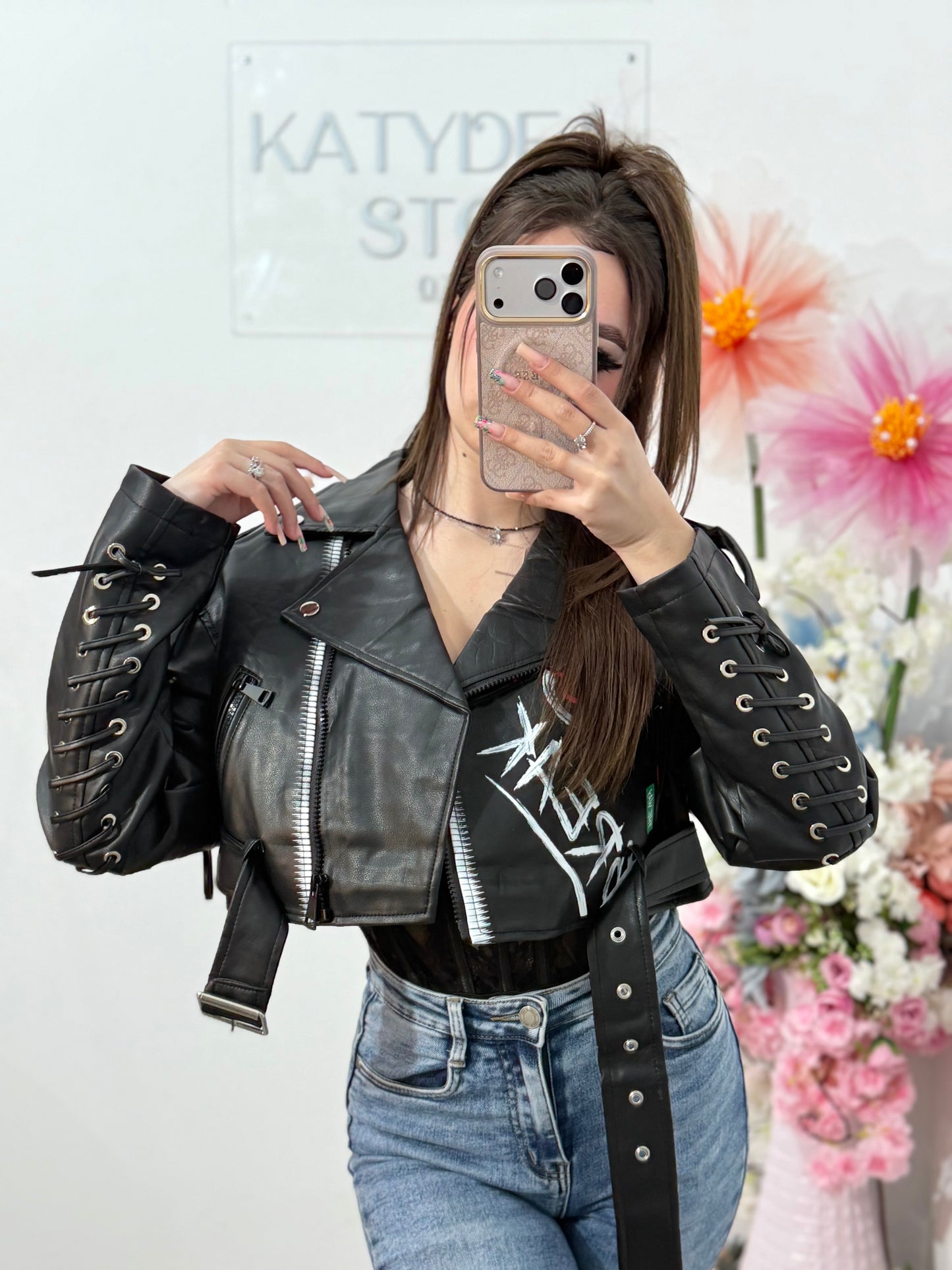 Geacă scurtă biker din imitație de piele neagră GRAFITTI