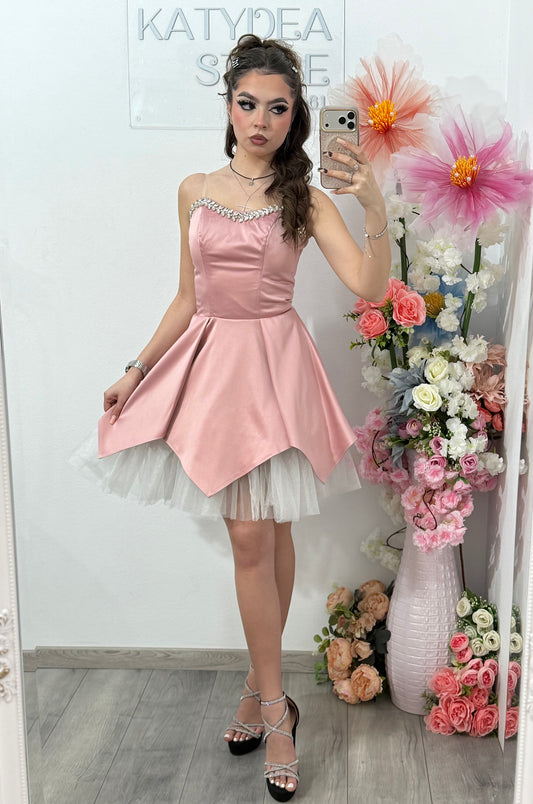 Rochie elegantă roz cu accente delicate și moderne Delice