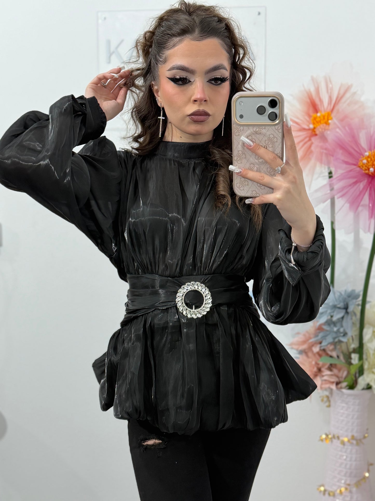 Cămașă elegantă din satin pentru femei, cu mâneci lungi și talie marcată NEGRU