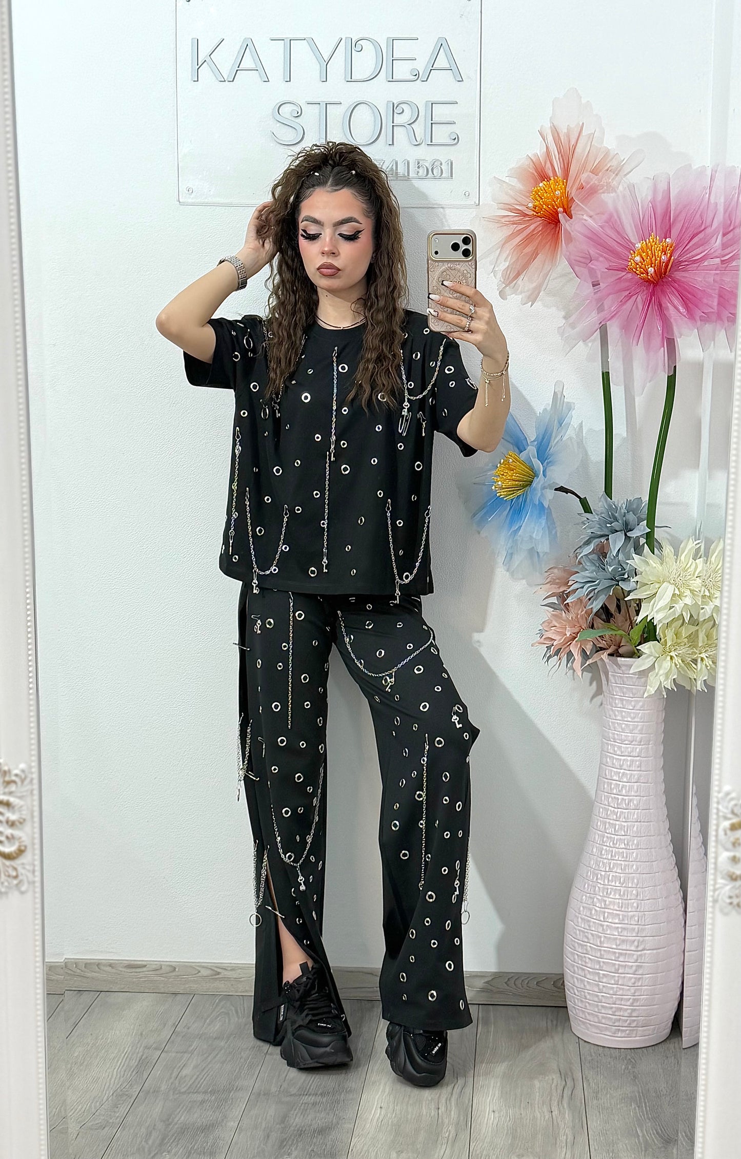 Compleu negru cu detalii argintii și cu bolduri FREYA