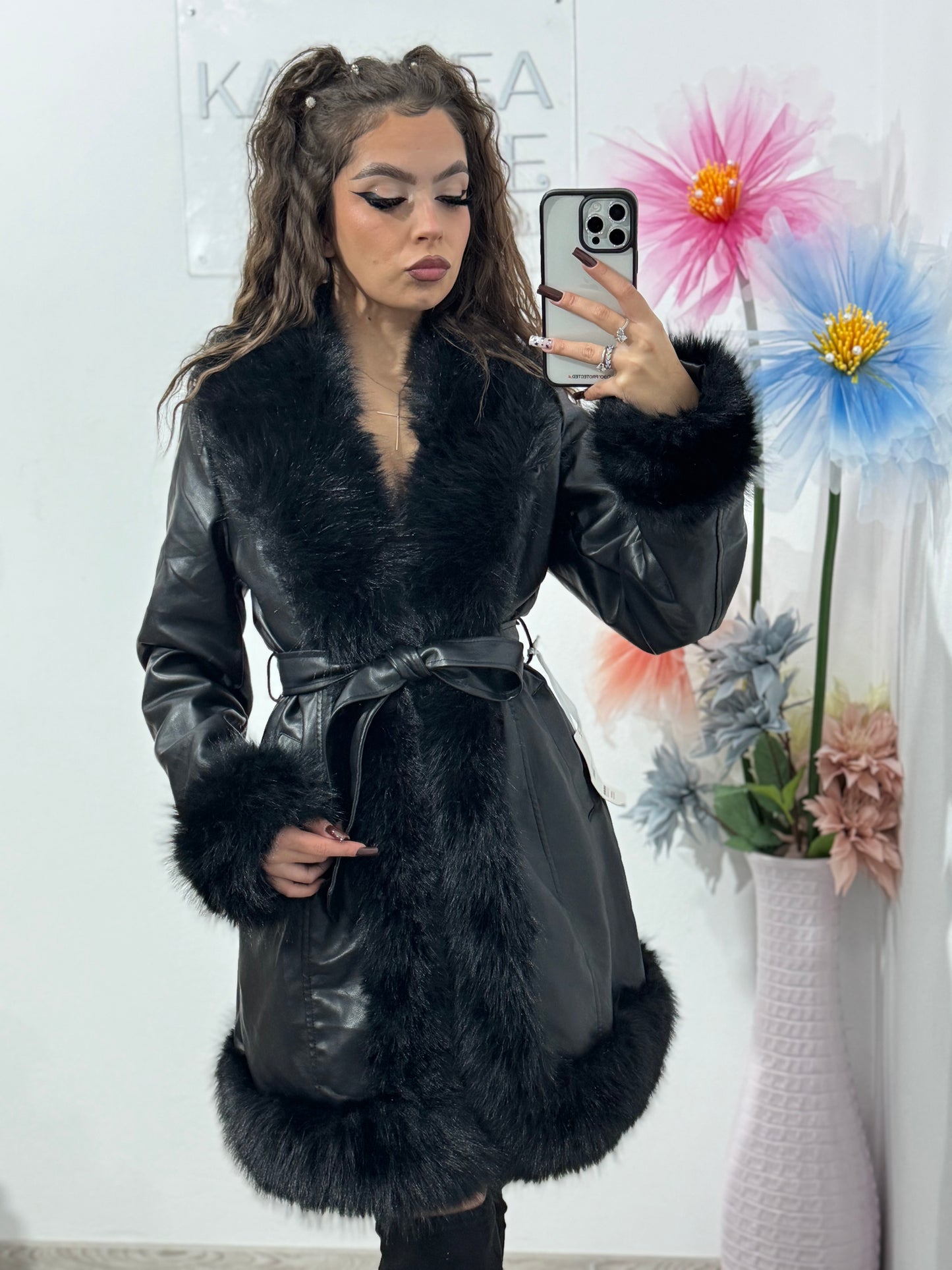 Geacă din piele ecologică și blană neagră Wanda