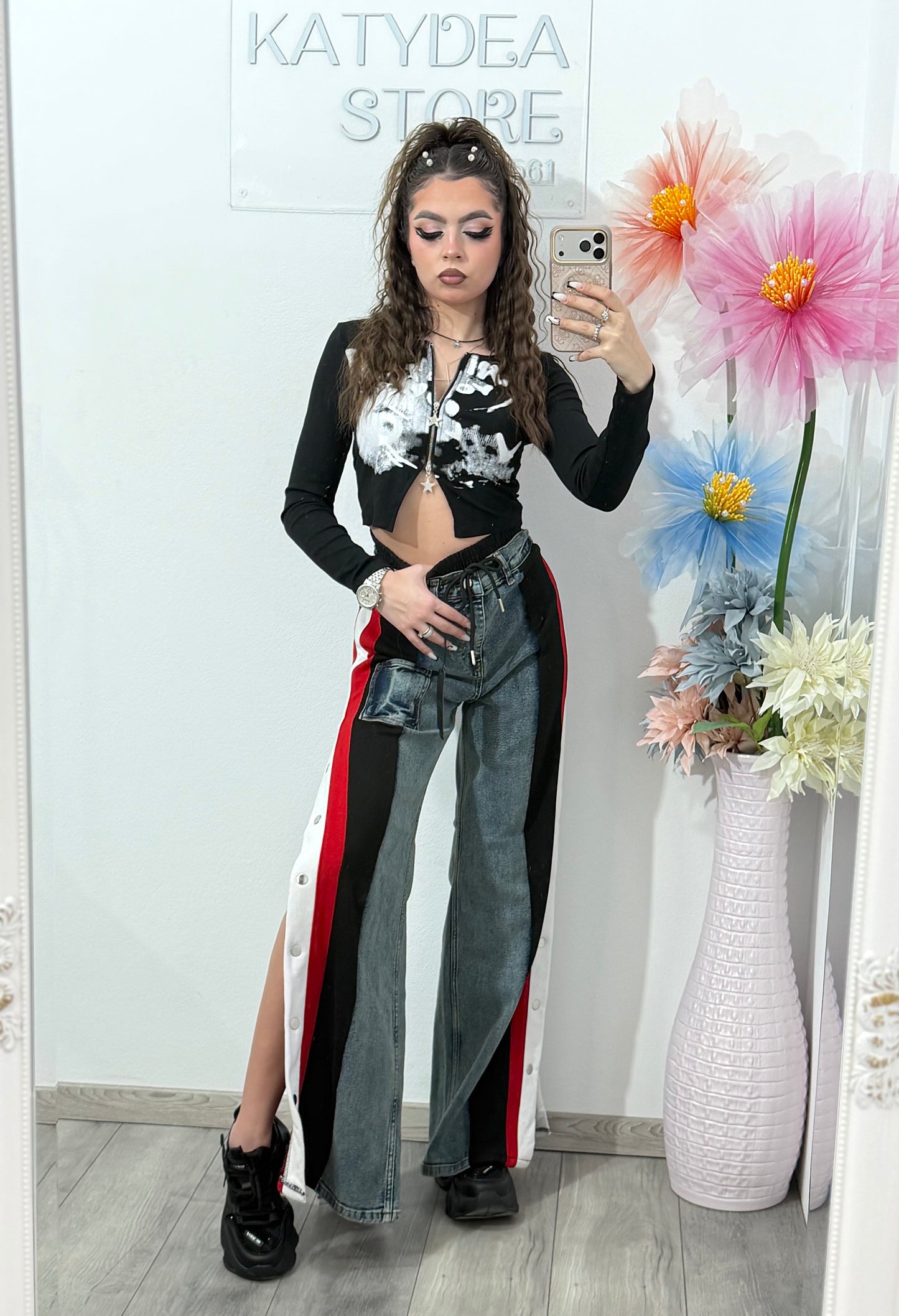 Pantaloni damă cu design sport-chic și capse laterale