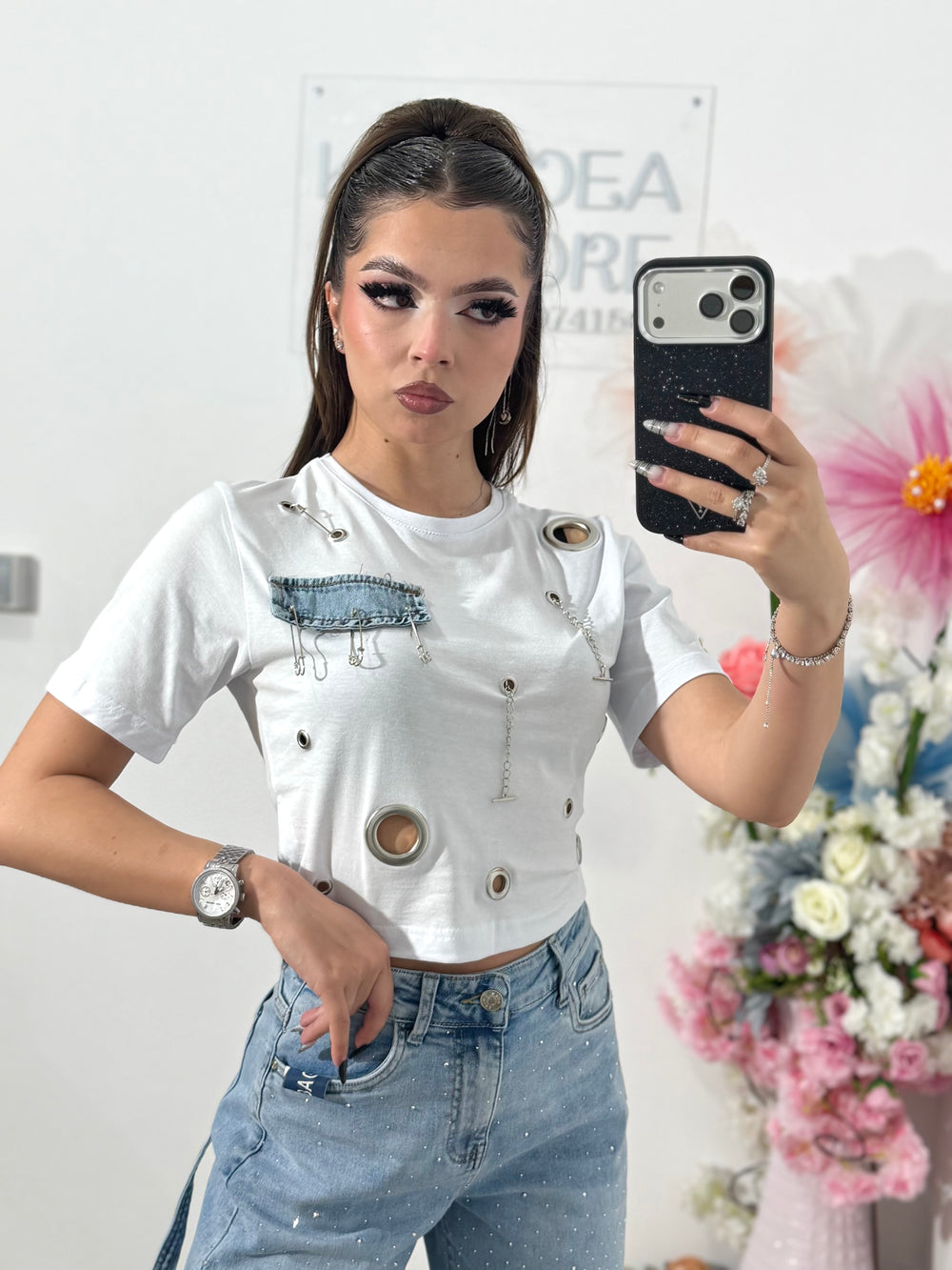 Tricou crop cu denim & lănțișoare alb
