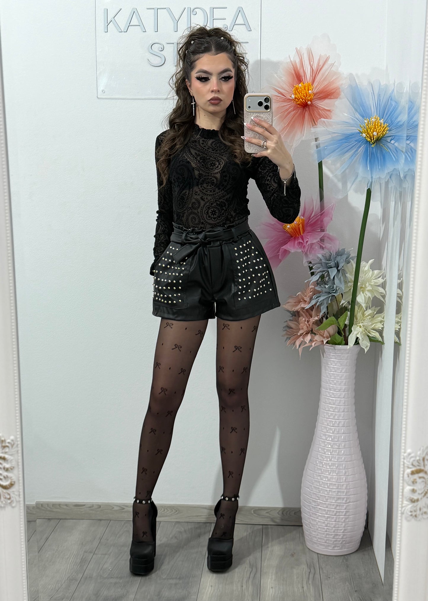 Pantaloni scurți din imitație piele DEEA