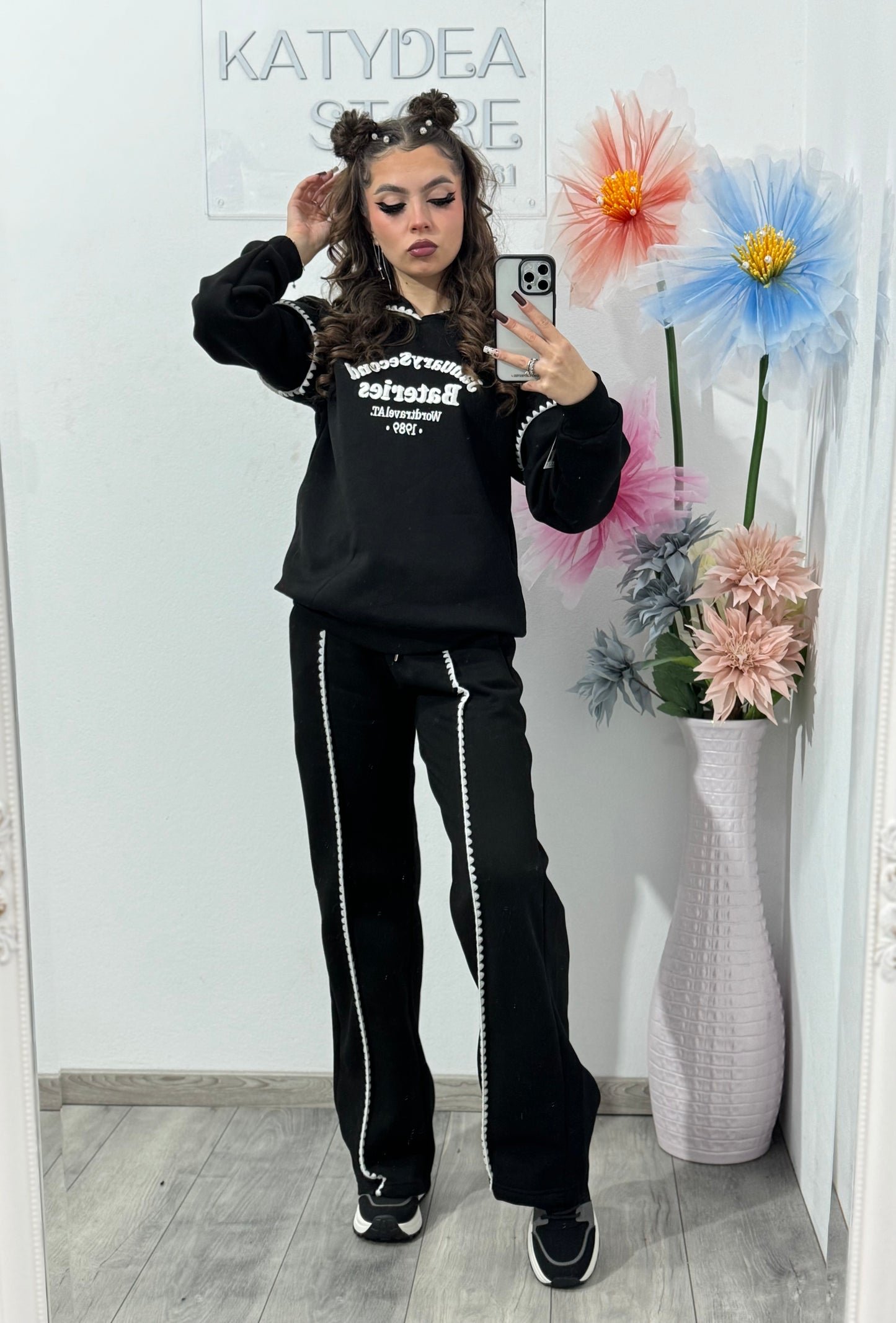 Trening Casual „January Second Batteries” – Set Hanorac + Pantaloni model vătuit NEGRU