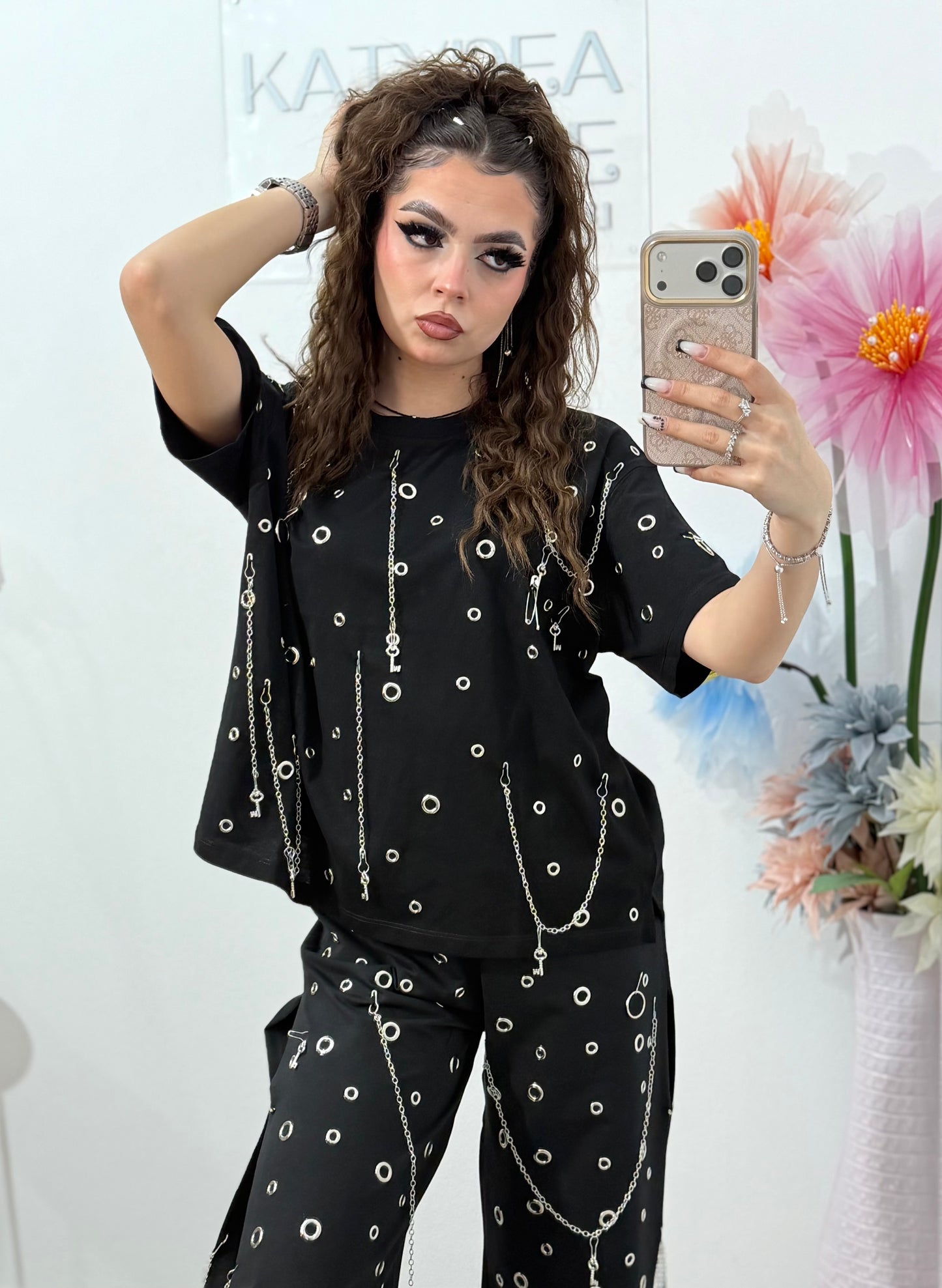 Compleu negru cu detalii argintii și cu bolduri FREYA