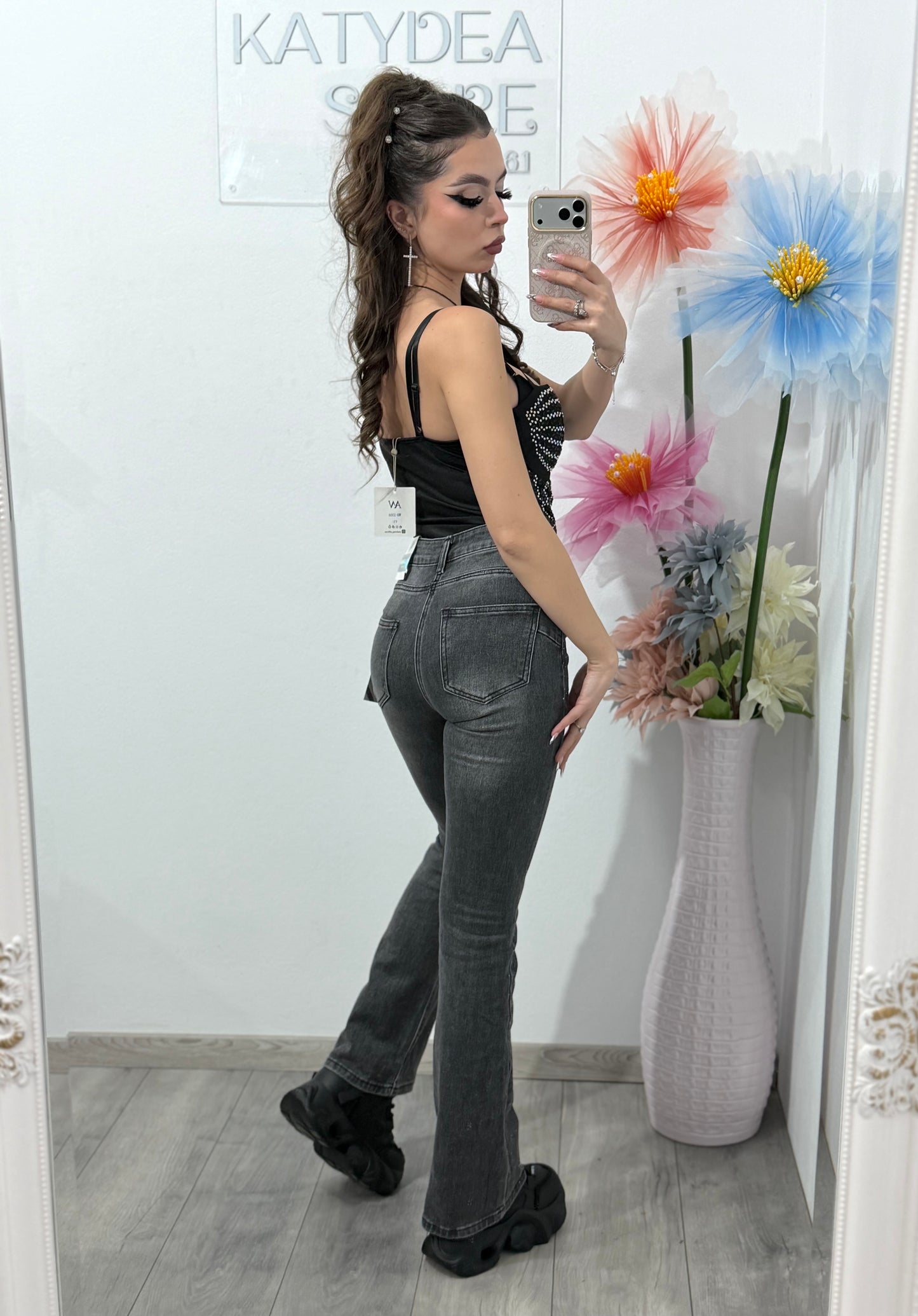 Jeans evazați gri cu cristale ștanțate LARY