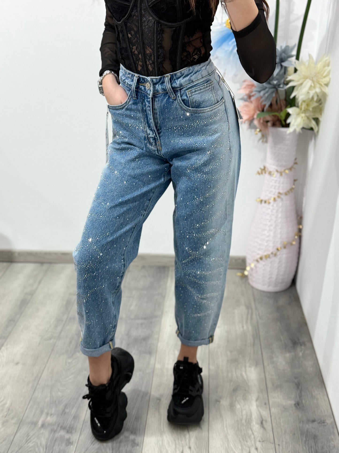 Blugi momfit albaștri cu cristale CARLA