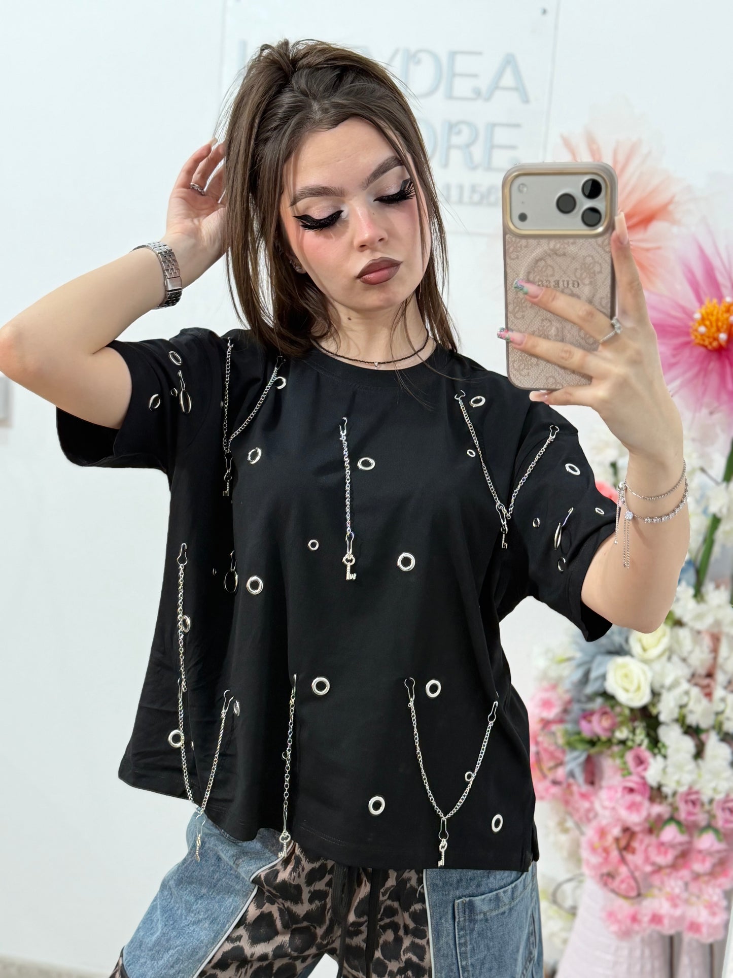 Tricou negru cu lanțuri și accesorii SELENNE