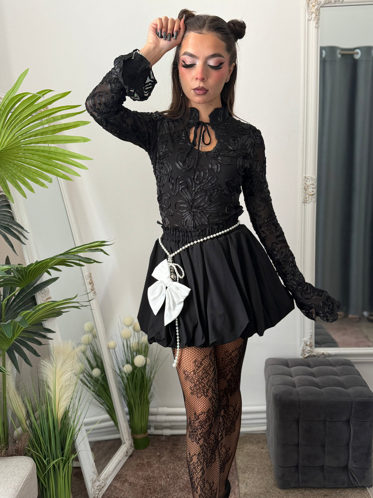 Bluză din dantelă neagra cu mânecă clopot