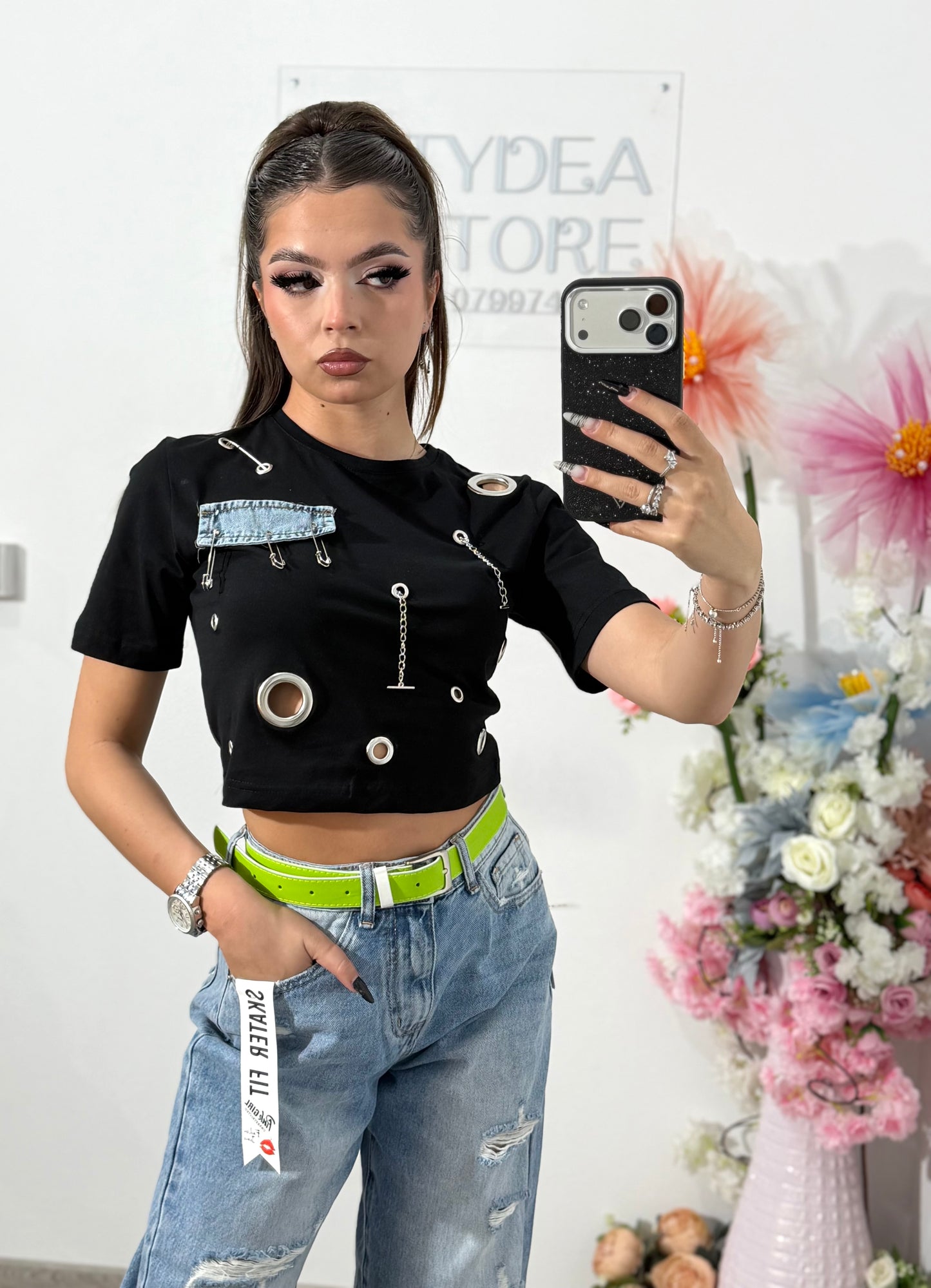 Tricou crop cu denim & lănțișoare negru