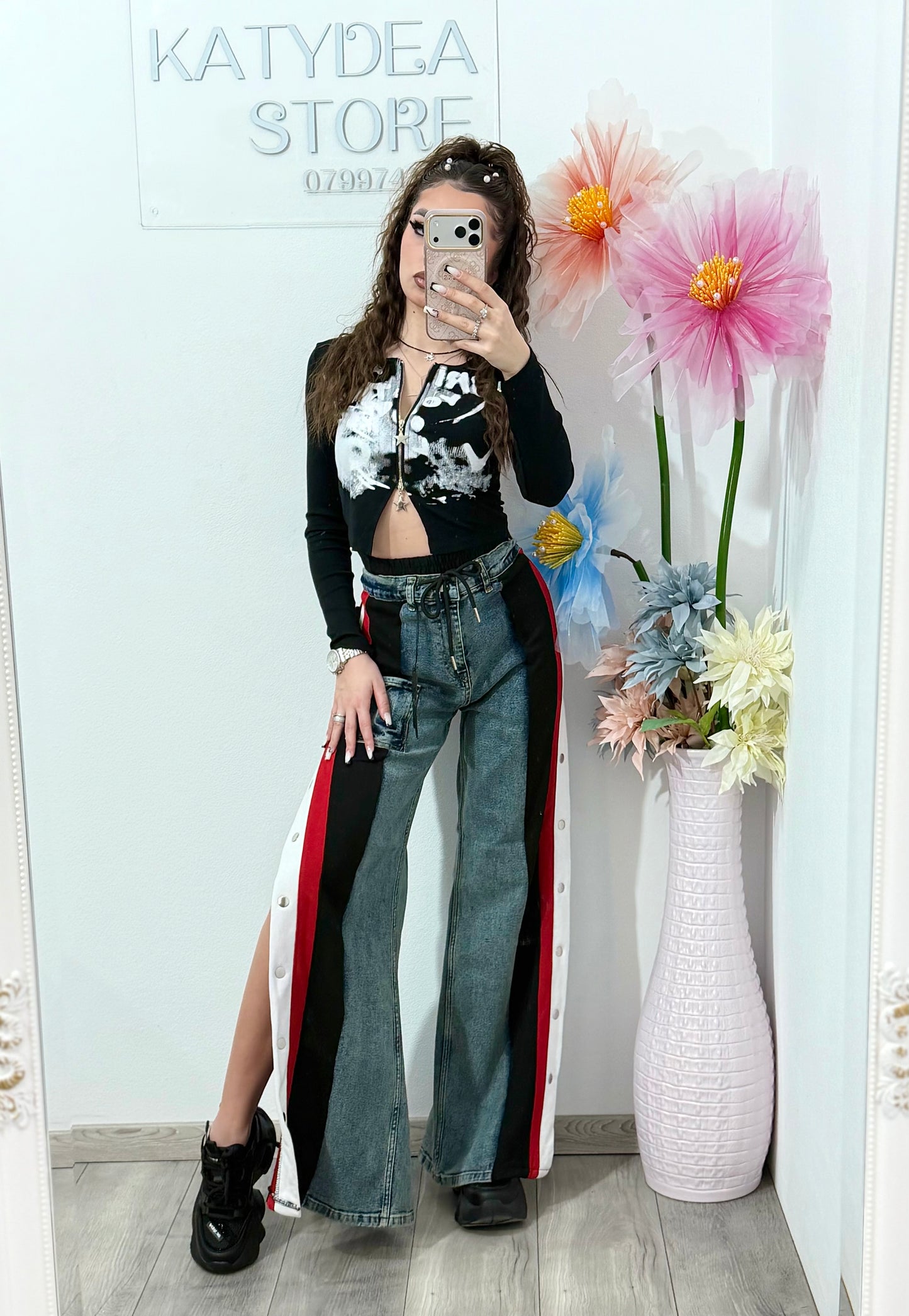 Pantaloni damă cu design sport-chic și capse laterale