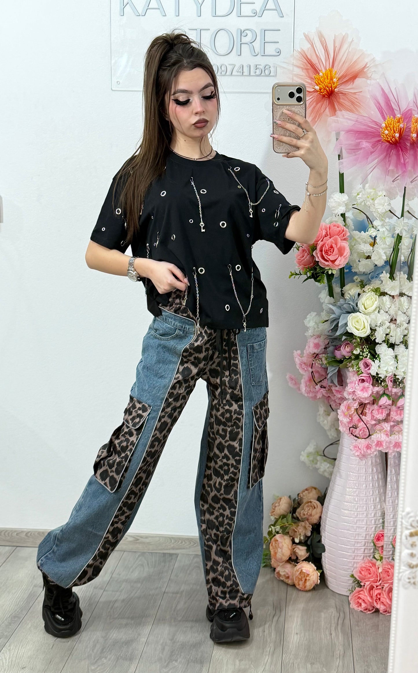 Tricou negru cu lanțuri și accesorii SELENNE