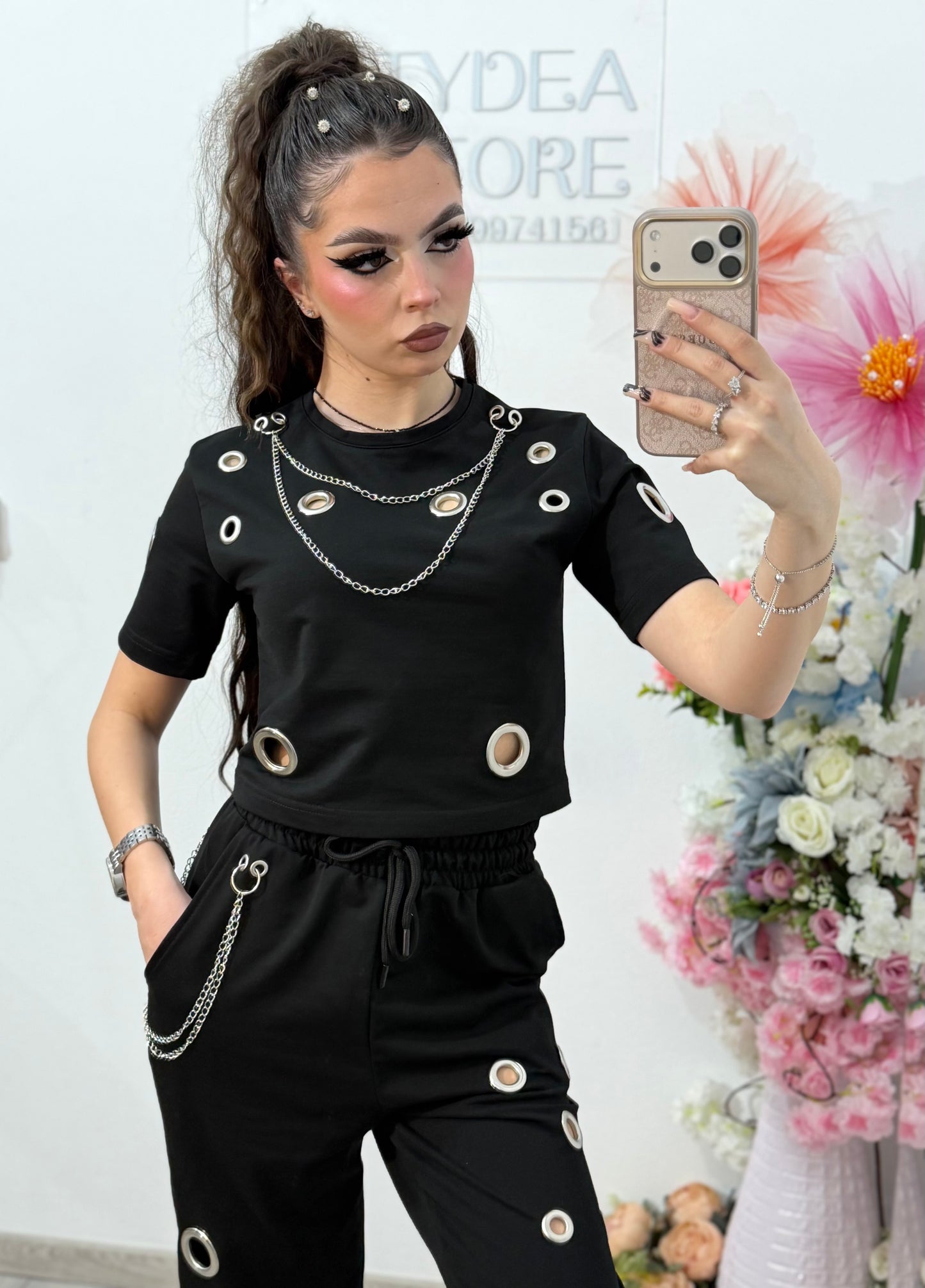 Compleu negru Geo accesorizat cu lănțișoare și inele mari