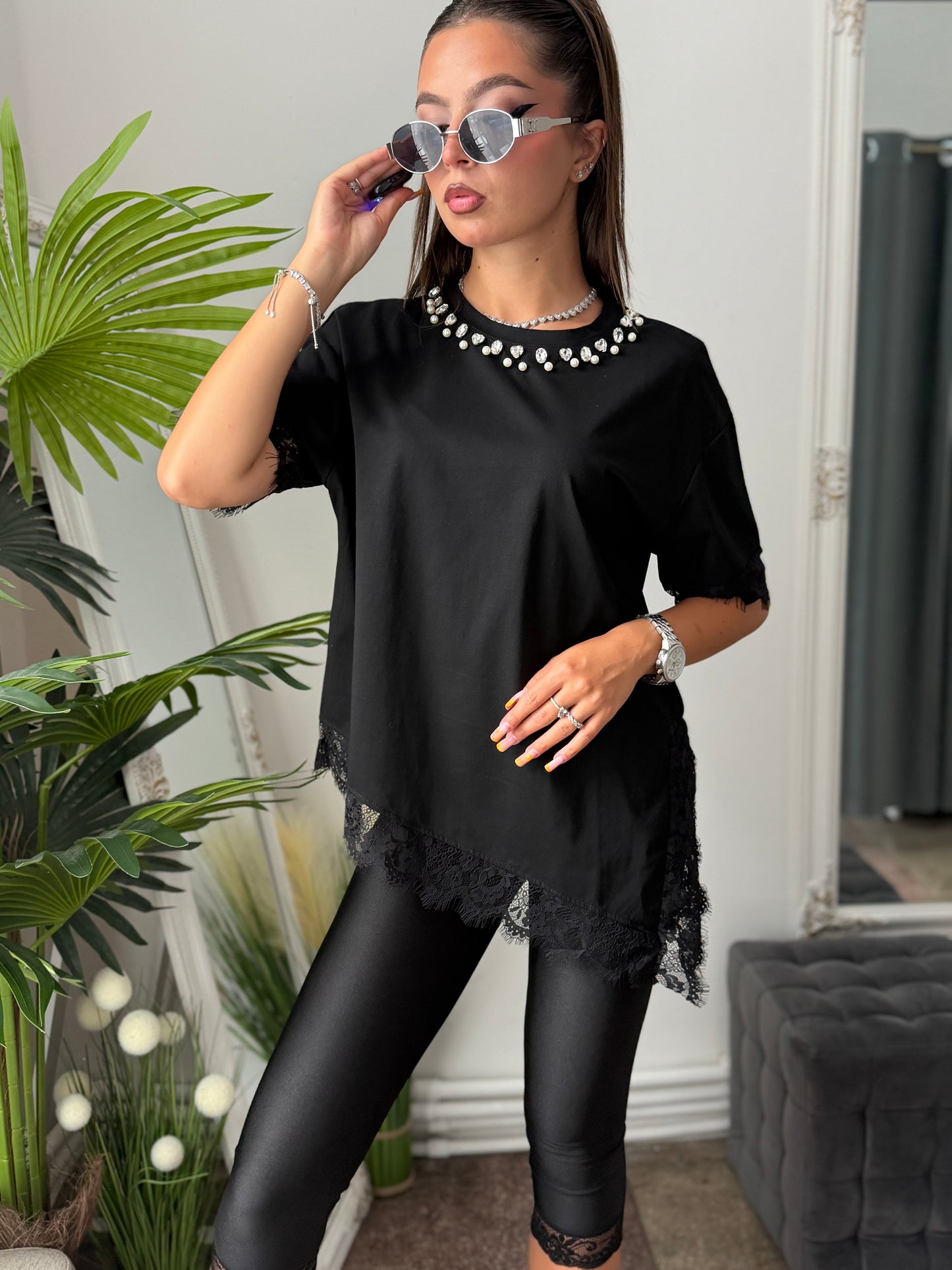 Tricou cu dantelă negru SARA