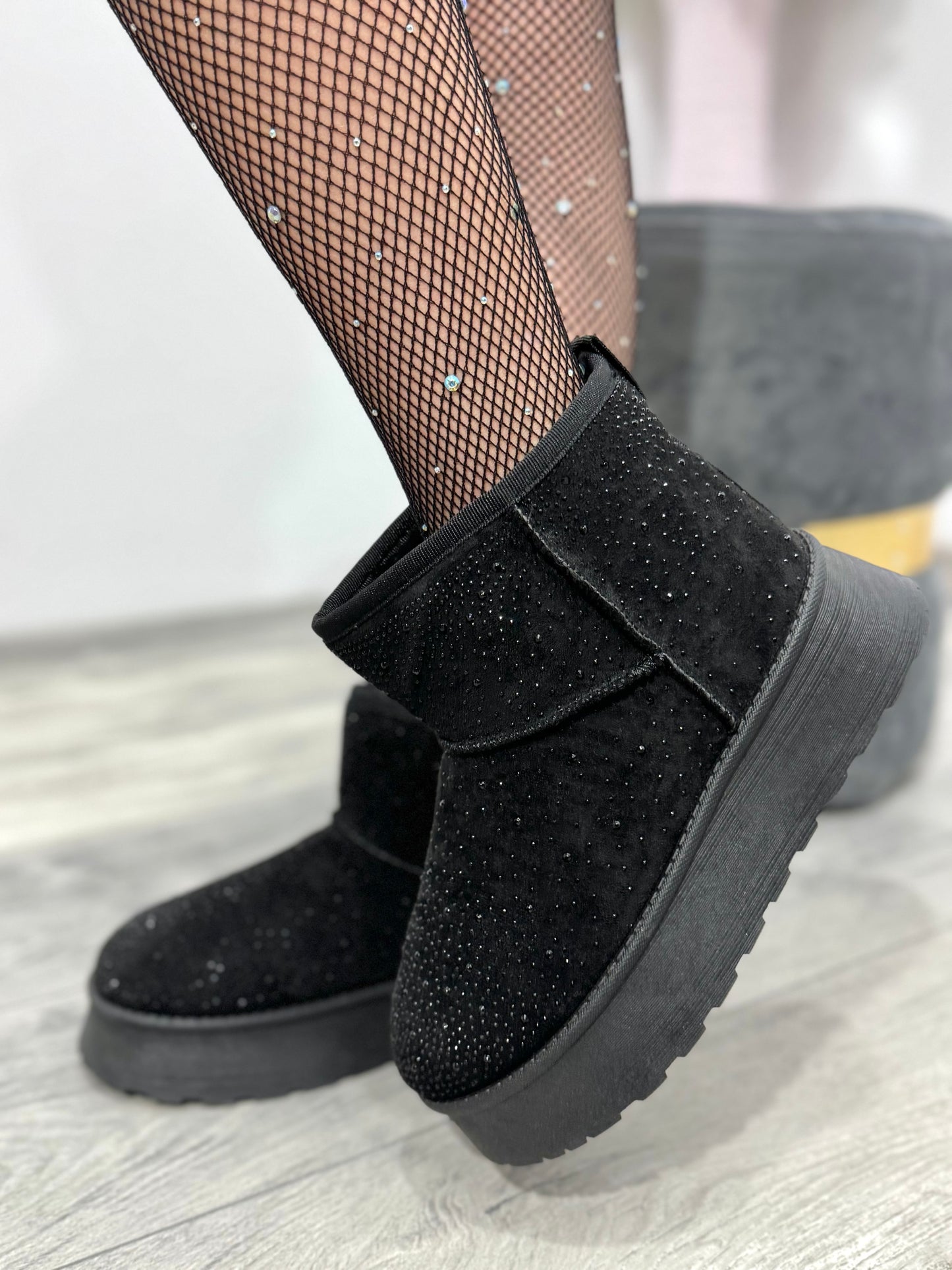 UGG negre cu cristale ștanțate ALEXIA