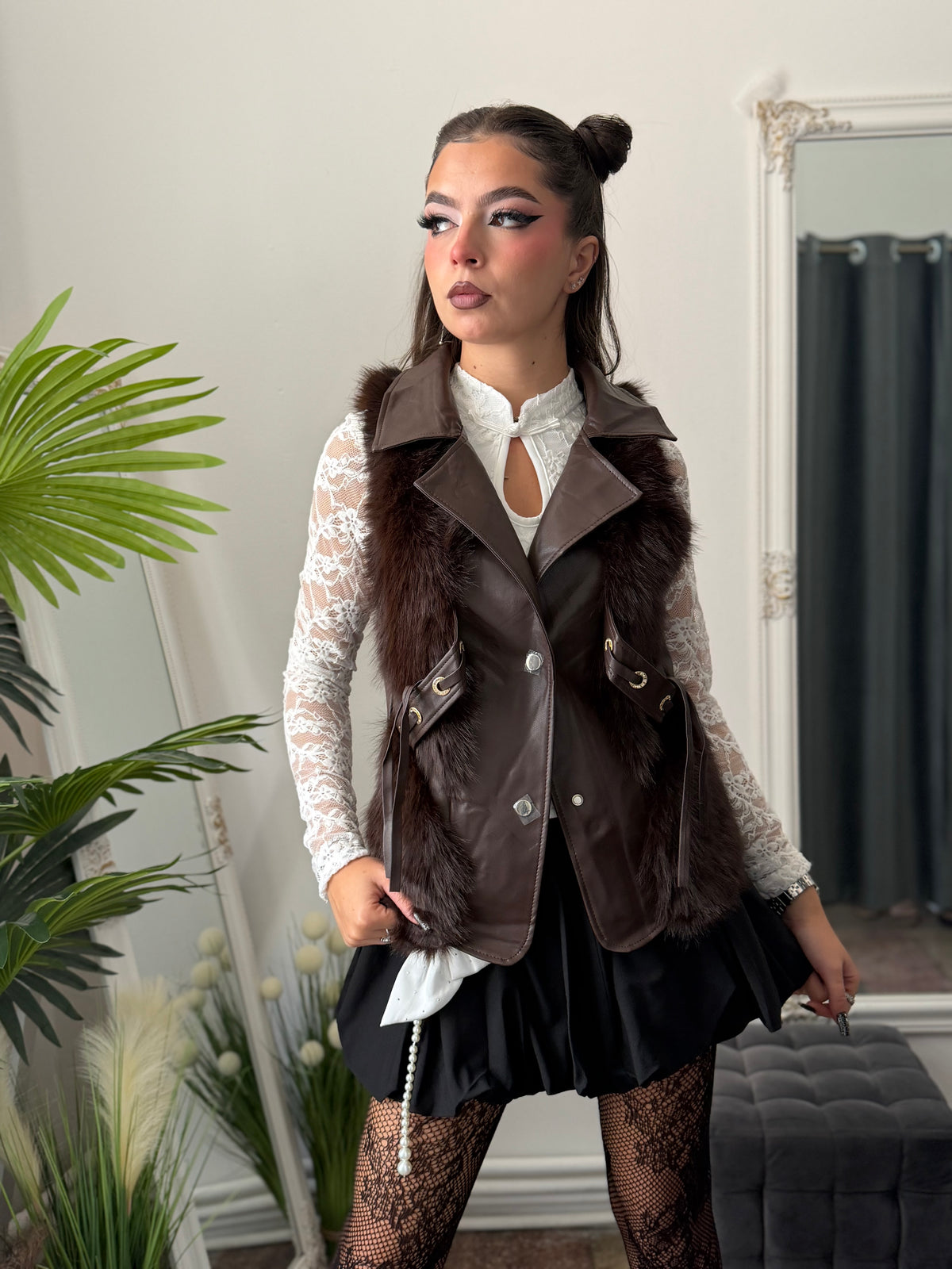 Vestă maro din imitație de piele și blană ROSSE