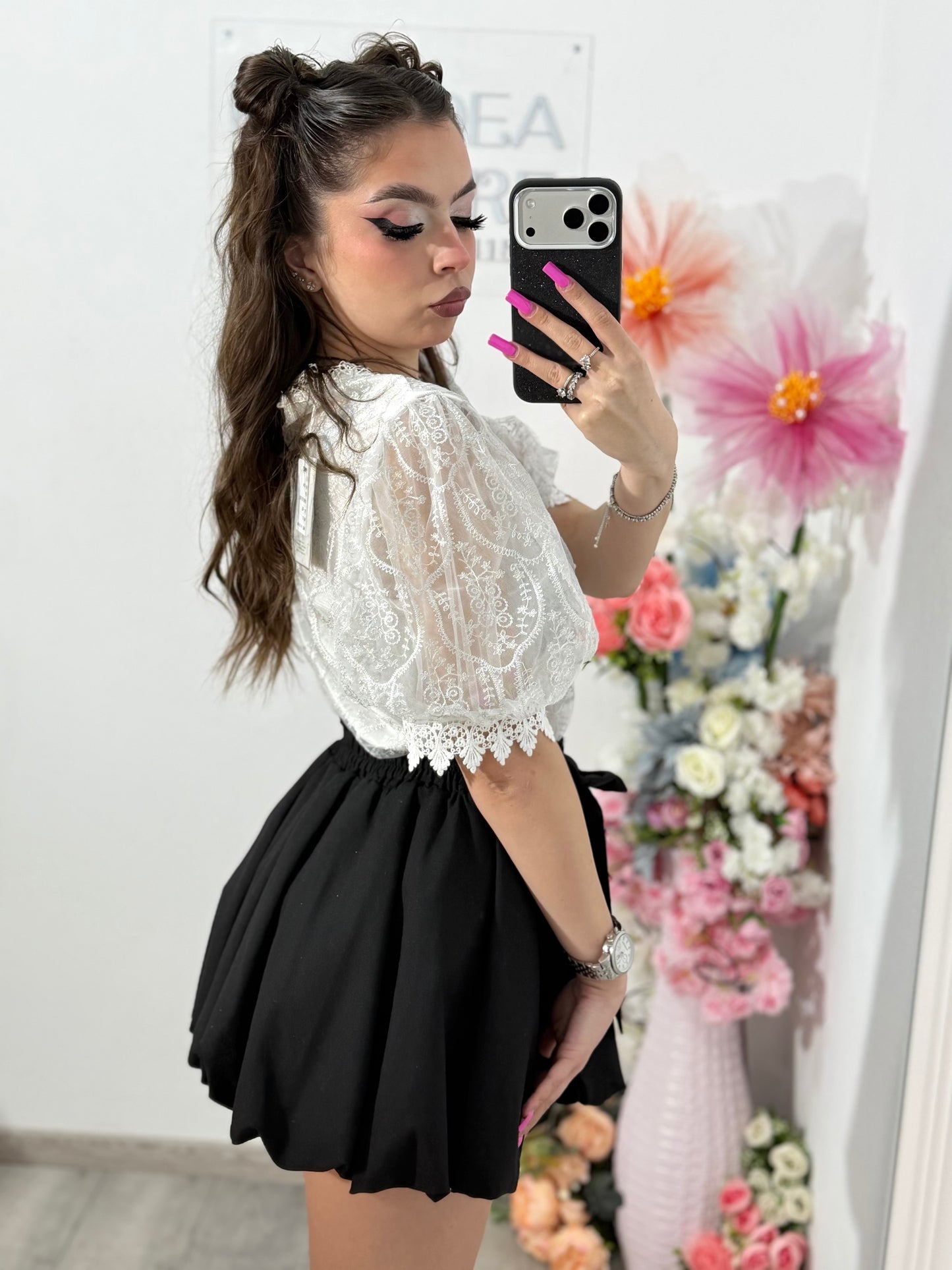 Bluză elegantă din dantelă cu perlute ELLENA albă