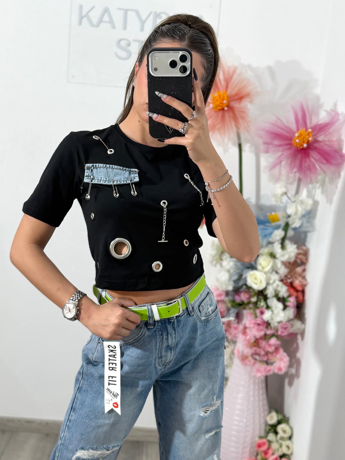 Tricou crop cu denim & lănțișoare negru