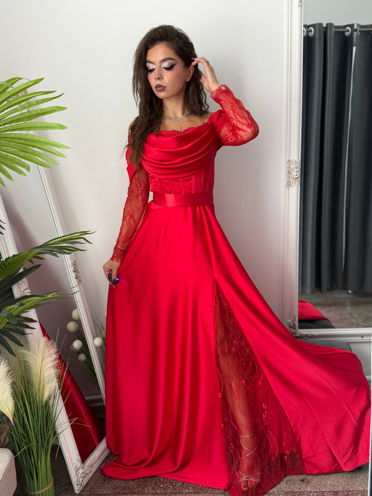Rochie elegantă roșie tip prințesă LUXURY