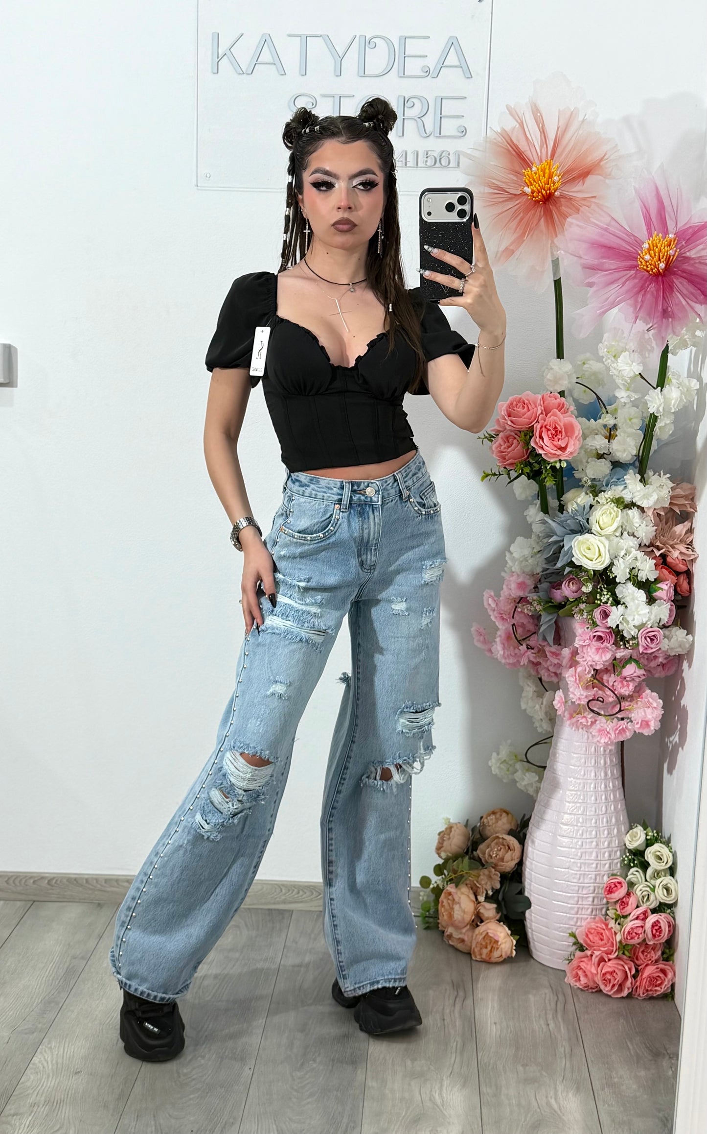 Jeans cu rupturi si capse ELISSE
