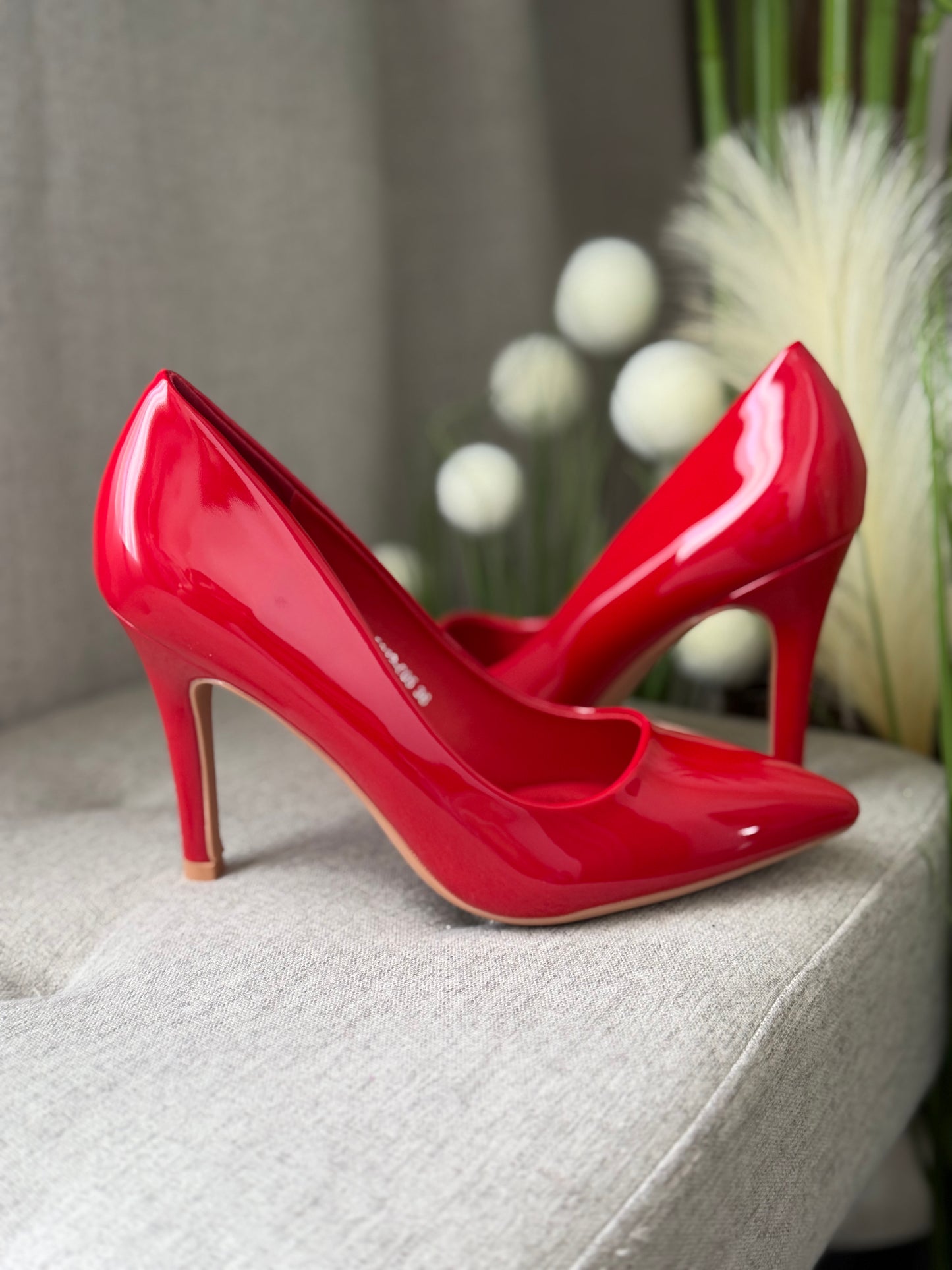 Pantofi stiletto roșii lăcuiți LUL