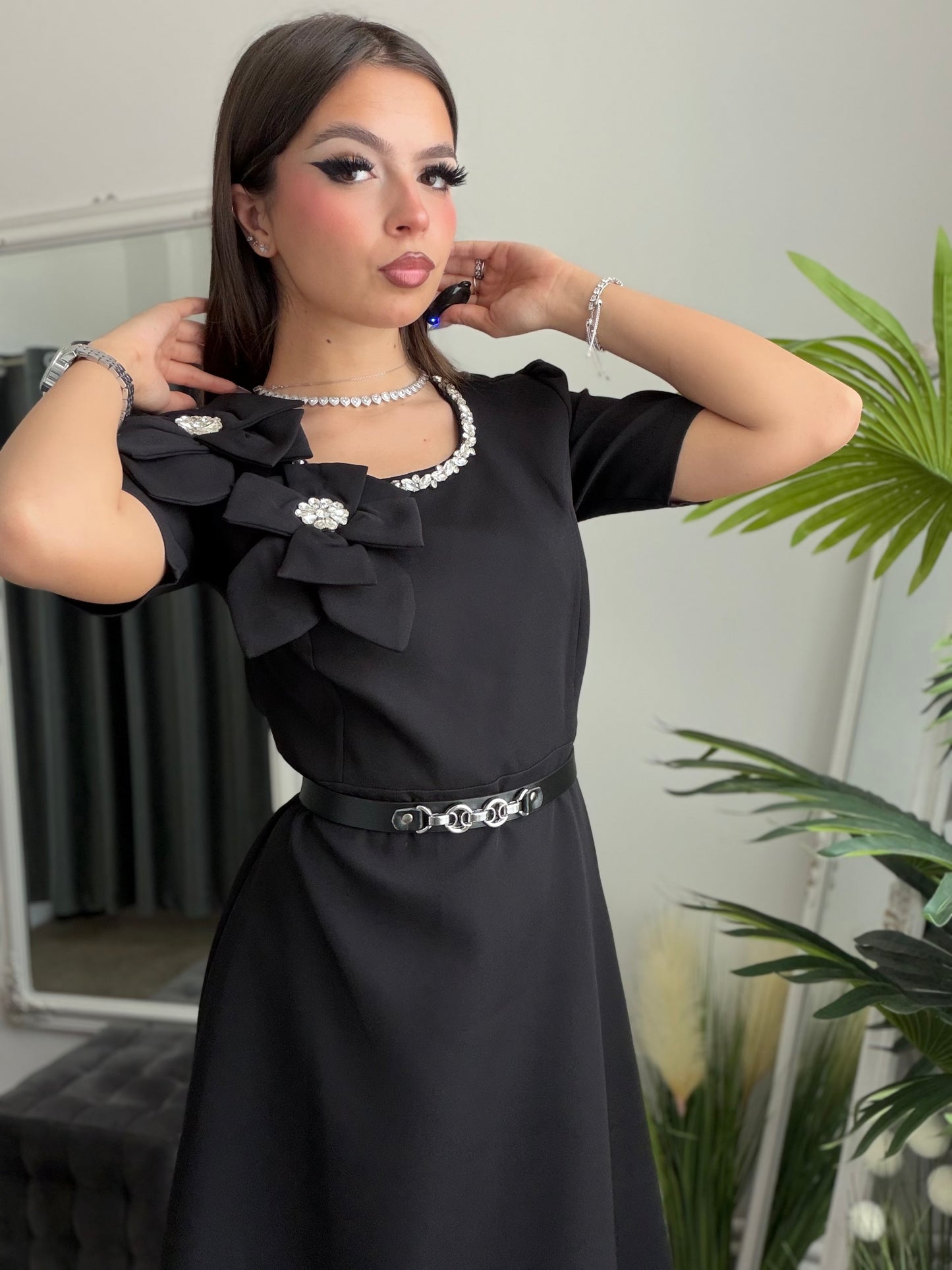 Rochie neagra Flower cu aplicatii argintii