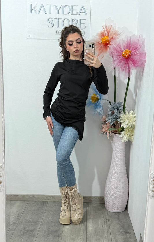 Bluză damă neagră asimetrică, mulată, cu mâneci lungi și detaliu dantelă – stil modern elegant