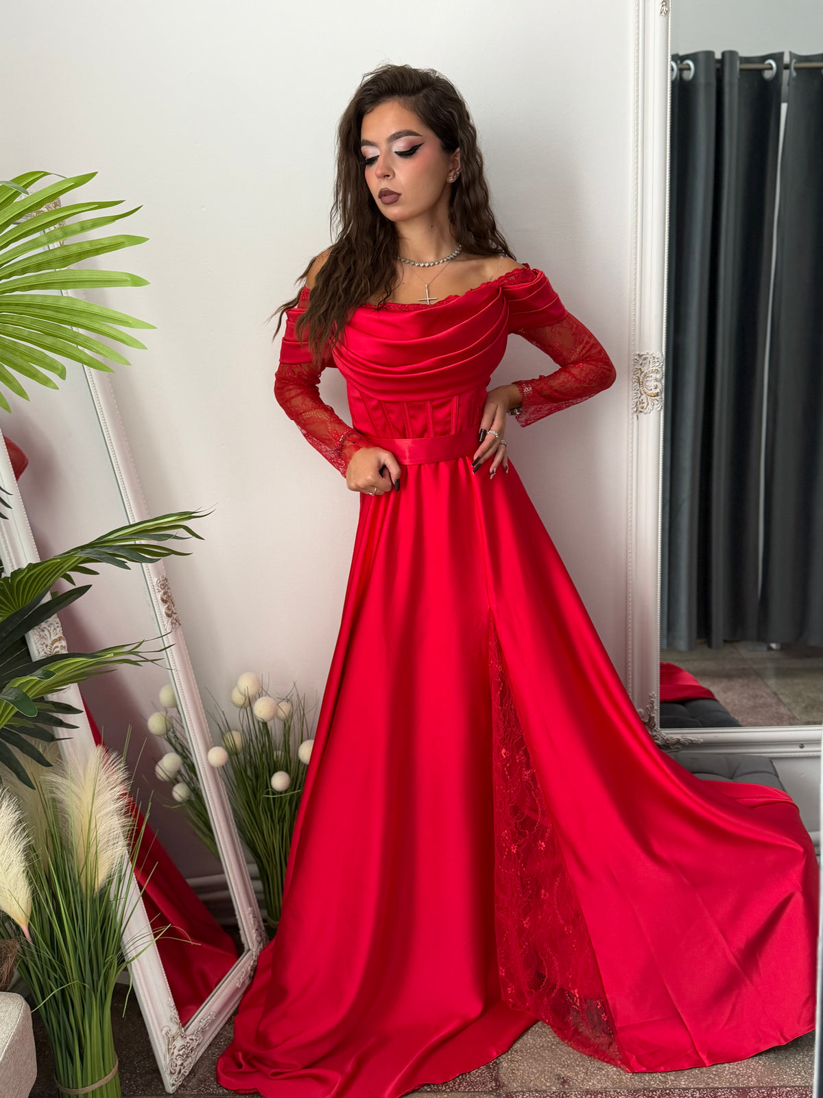 Rochie elegantă roșie tip prințesă LUXURY