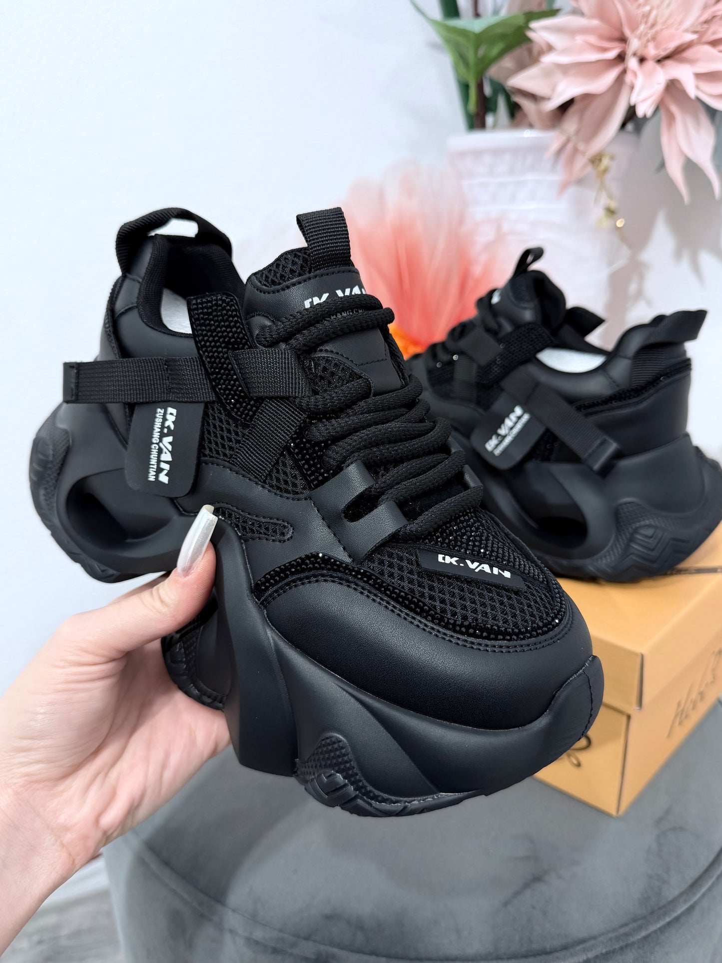 Adidasi VAN cu cristale ștanțate negri