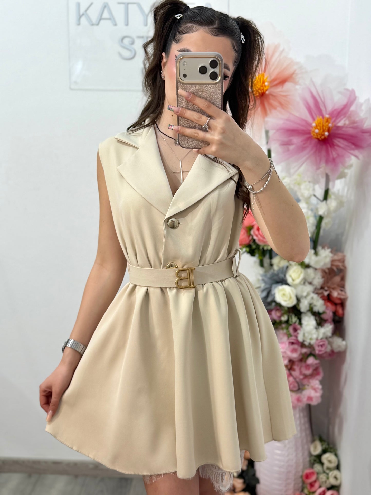 Salopetă elegantă cu dantela bej BABY