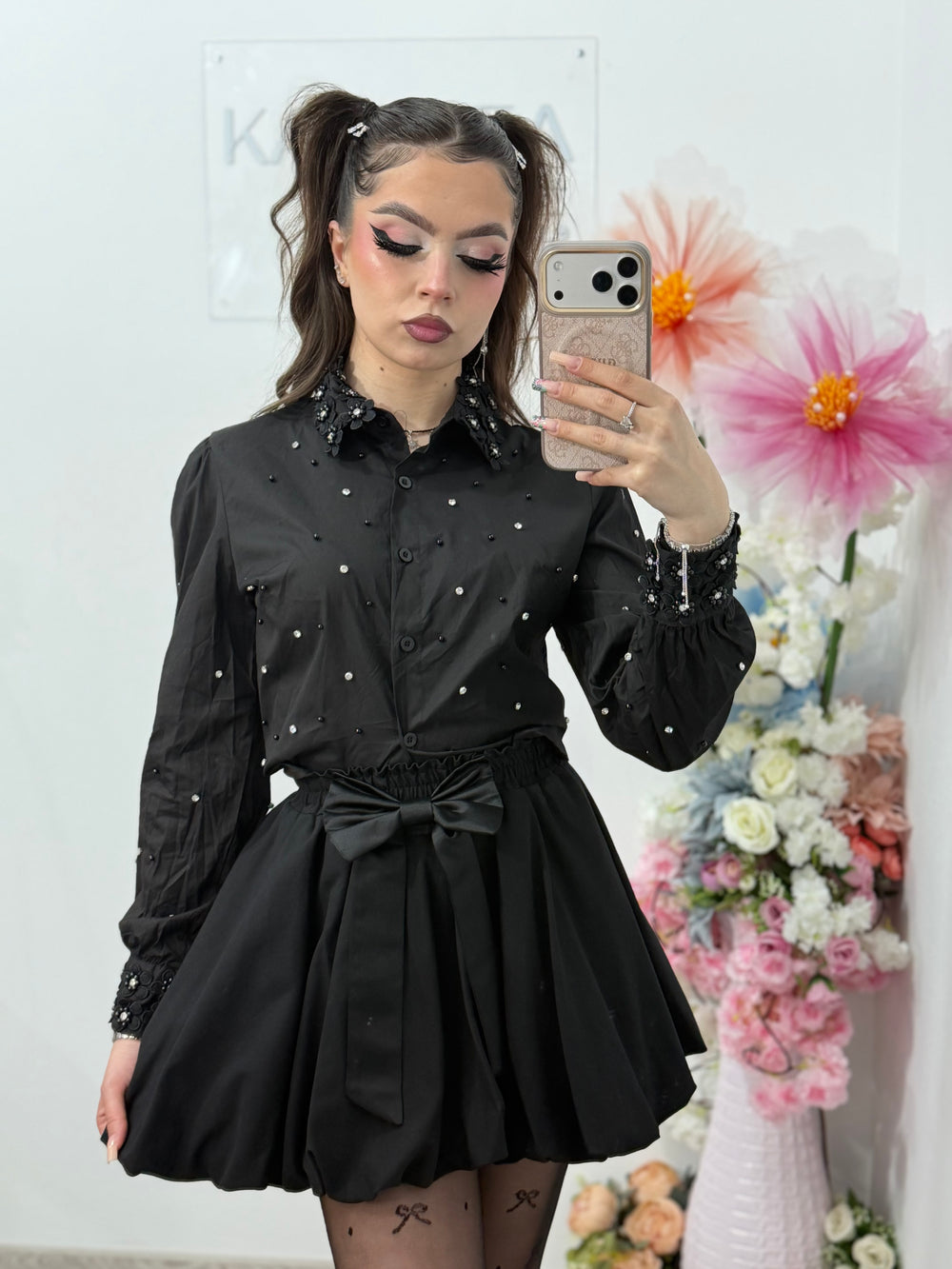 Cămașă elegantă cu floricele 3D și cristale neagra