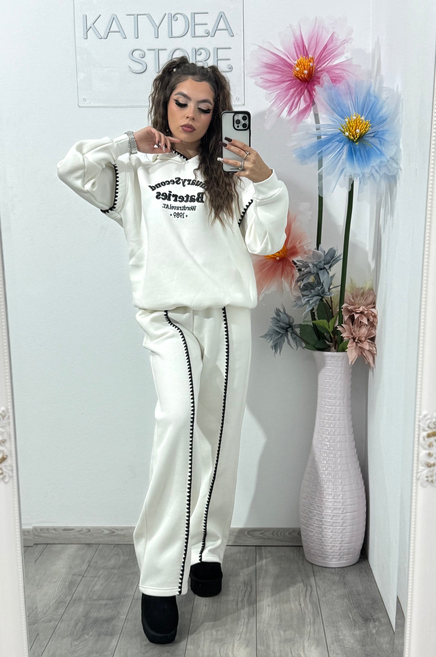 Trening Casual „January Second Batteries” – Set Hanorac + Pantaloni ALB