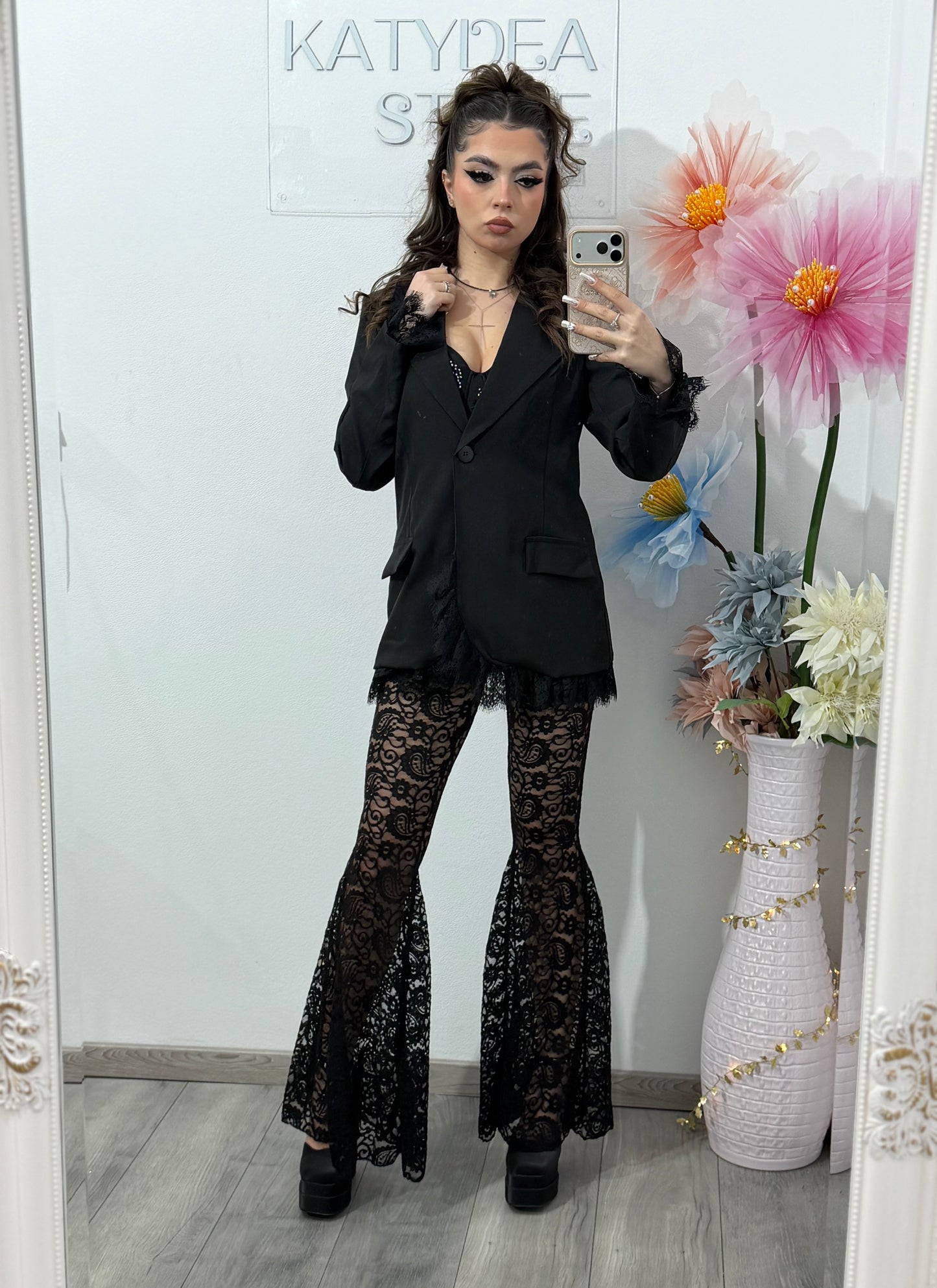 Compleu format din pantaloni din dantelă și sacou ELSA