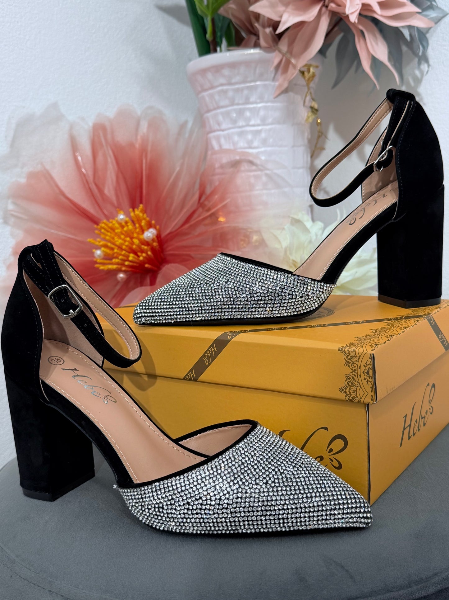 Pantofi eleganți negri cu cristale ștanțate MARA