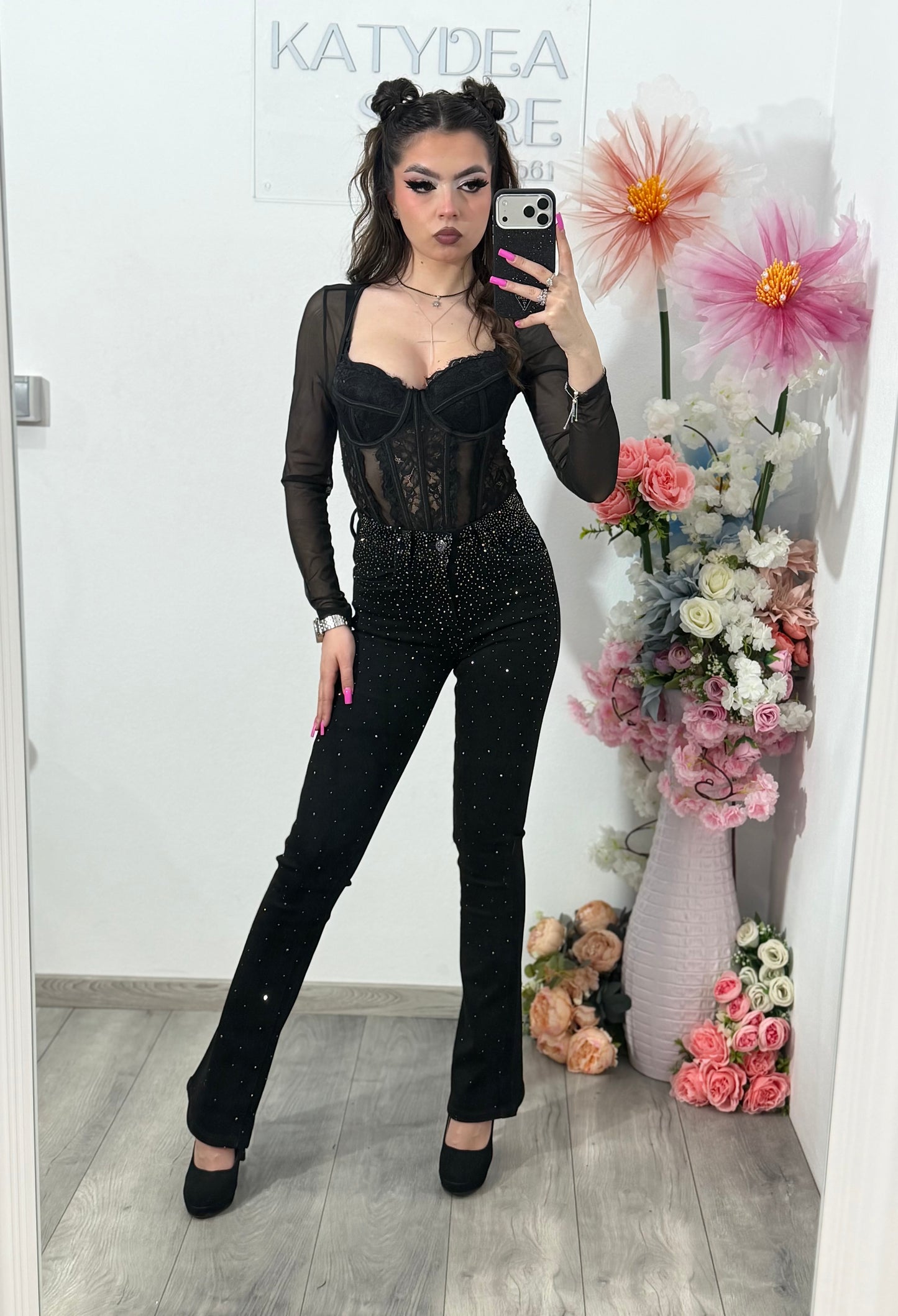 Jeans evazați negri cu cristale ștanțate RALUKA