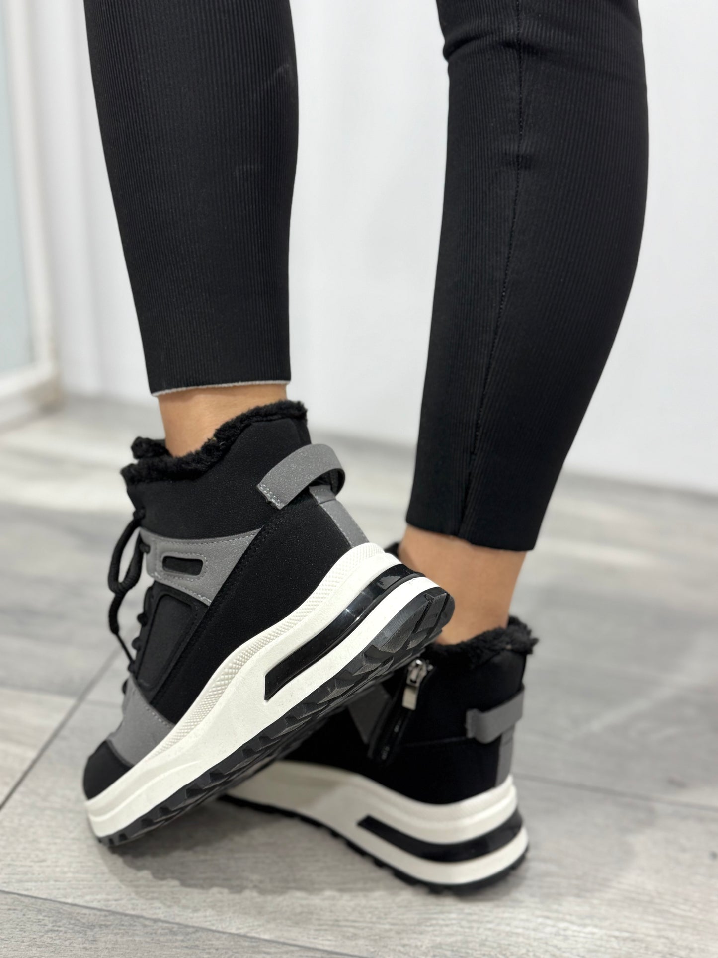 Adidasi îmblăniți negri NATALIA