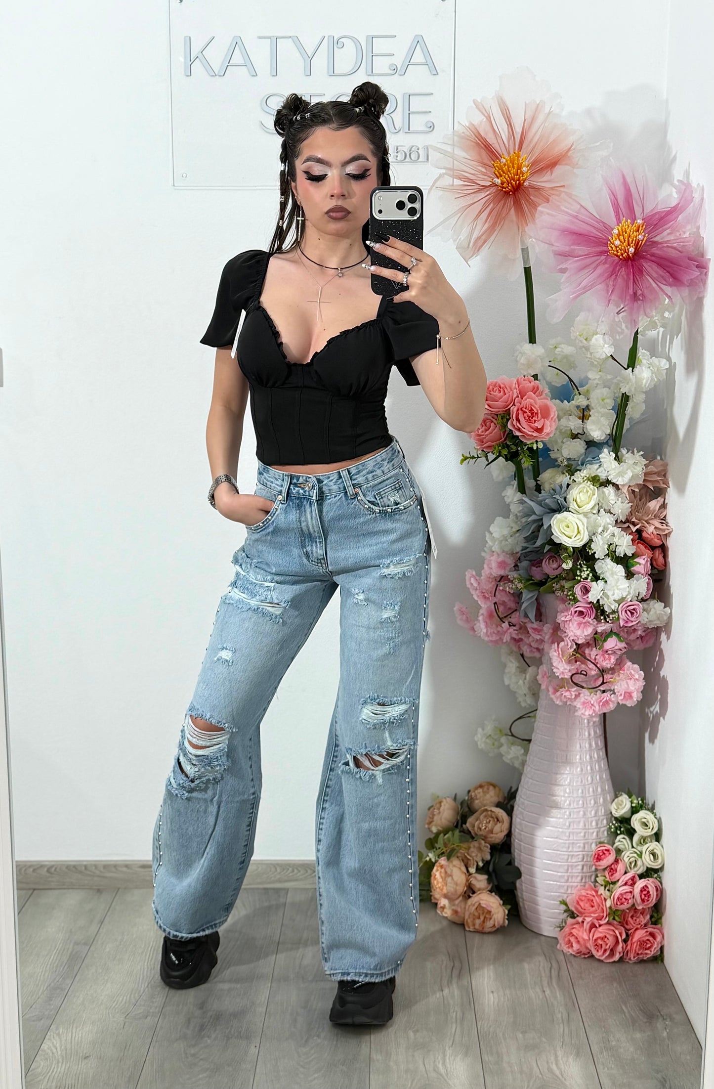 Jeans cu rupturi si capse ELISSE