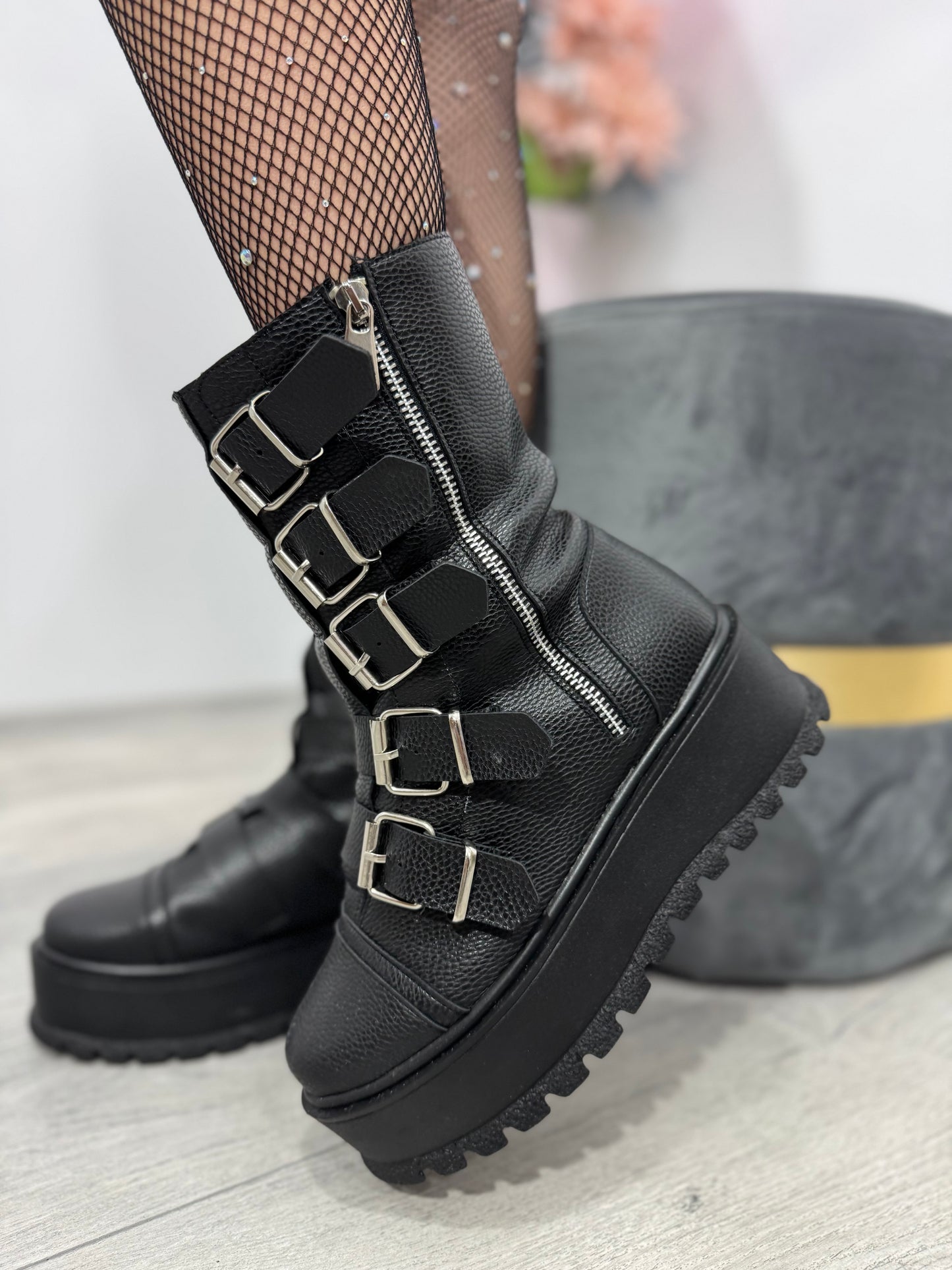 Bocanci cu talpă groasă și catarame ZONIA