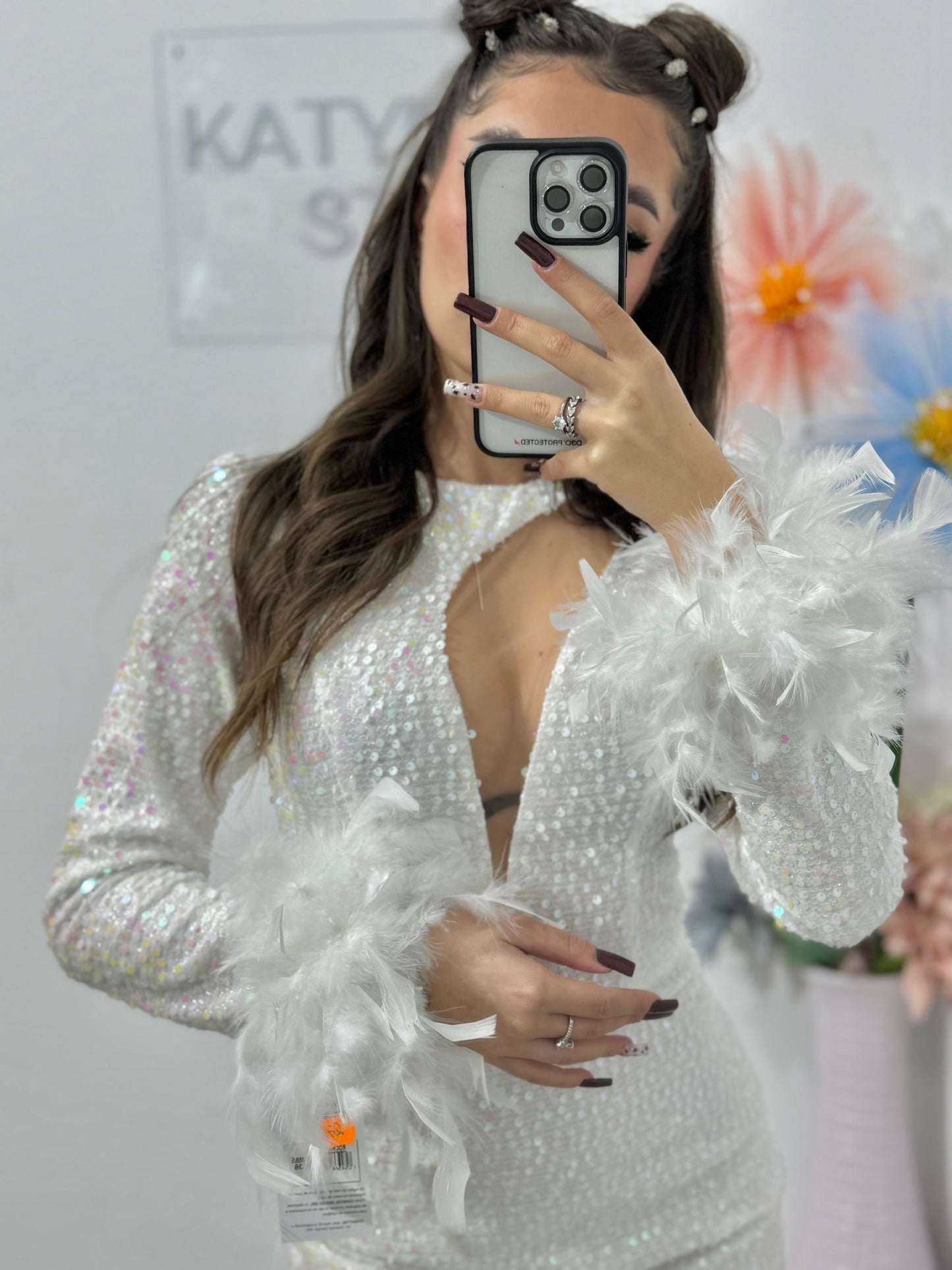 Rochie de seară scurtă cu pene și paiete – eleganță și rafinament WHITE