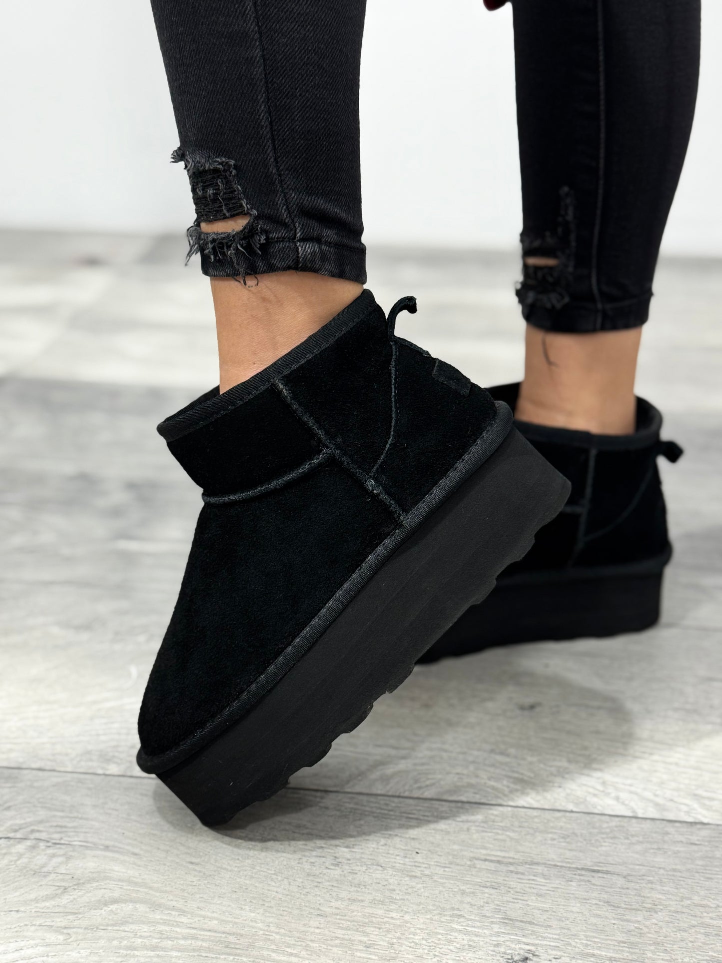 UGG din piele naturală negri ELSA