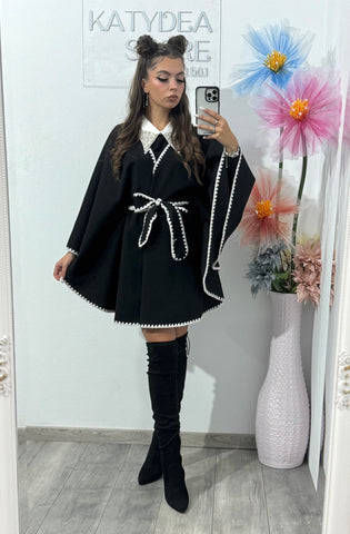 Capa neagră cu detalii albe Anna