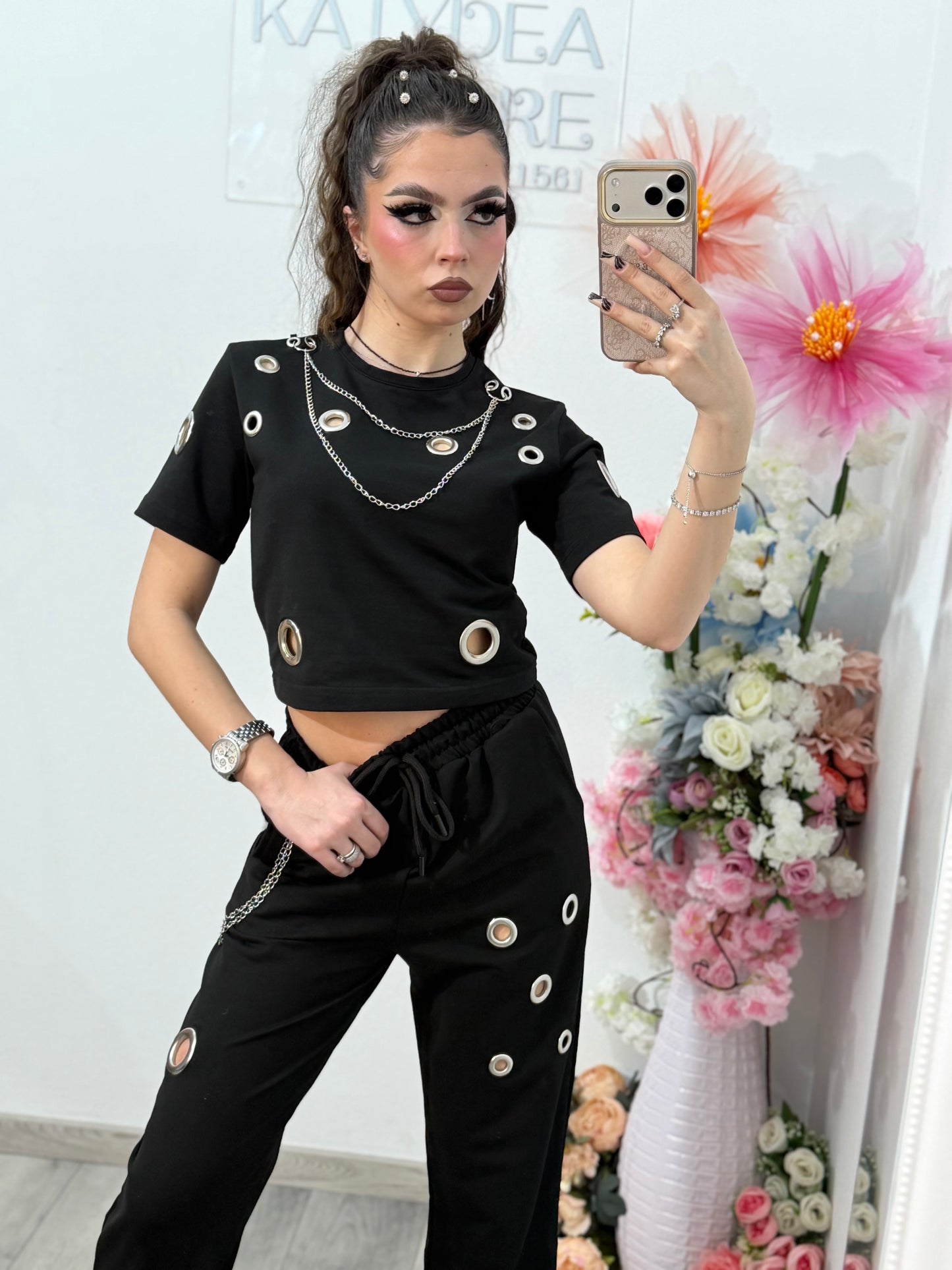 Compleu negru Geo accesorizat cu lănțișoare și inele mari